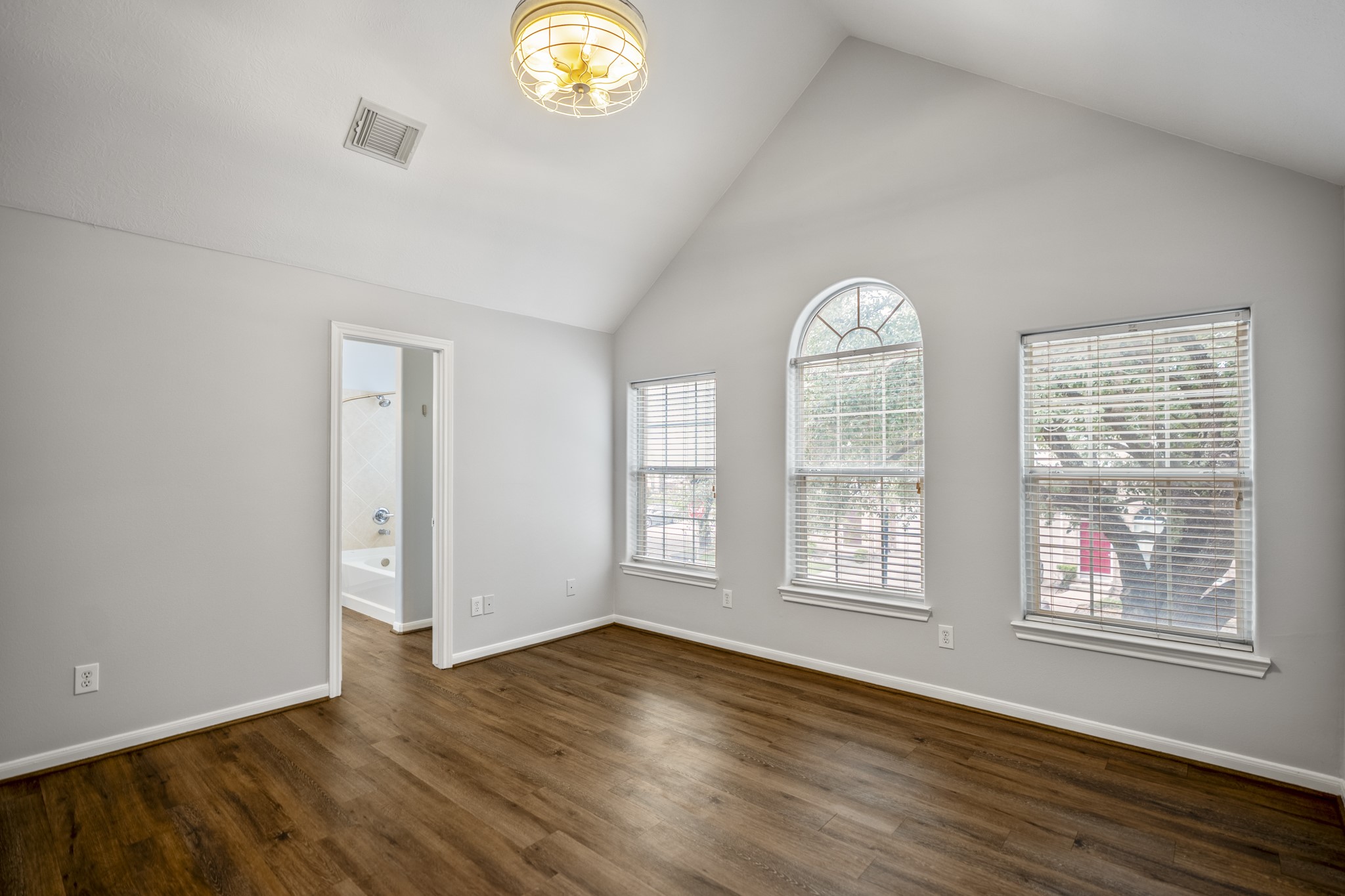 323 Plaza Del Sol Park Property Photo 17