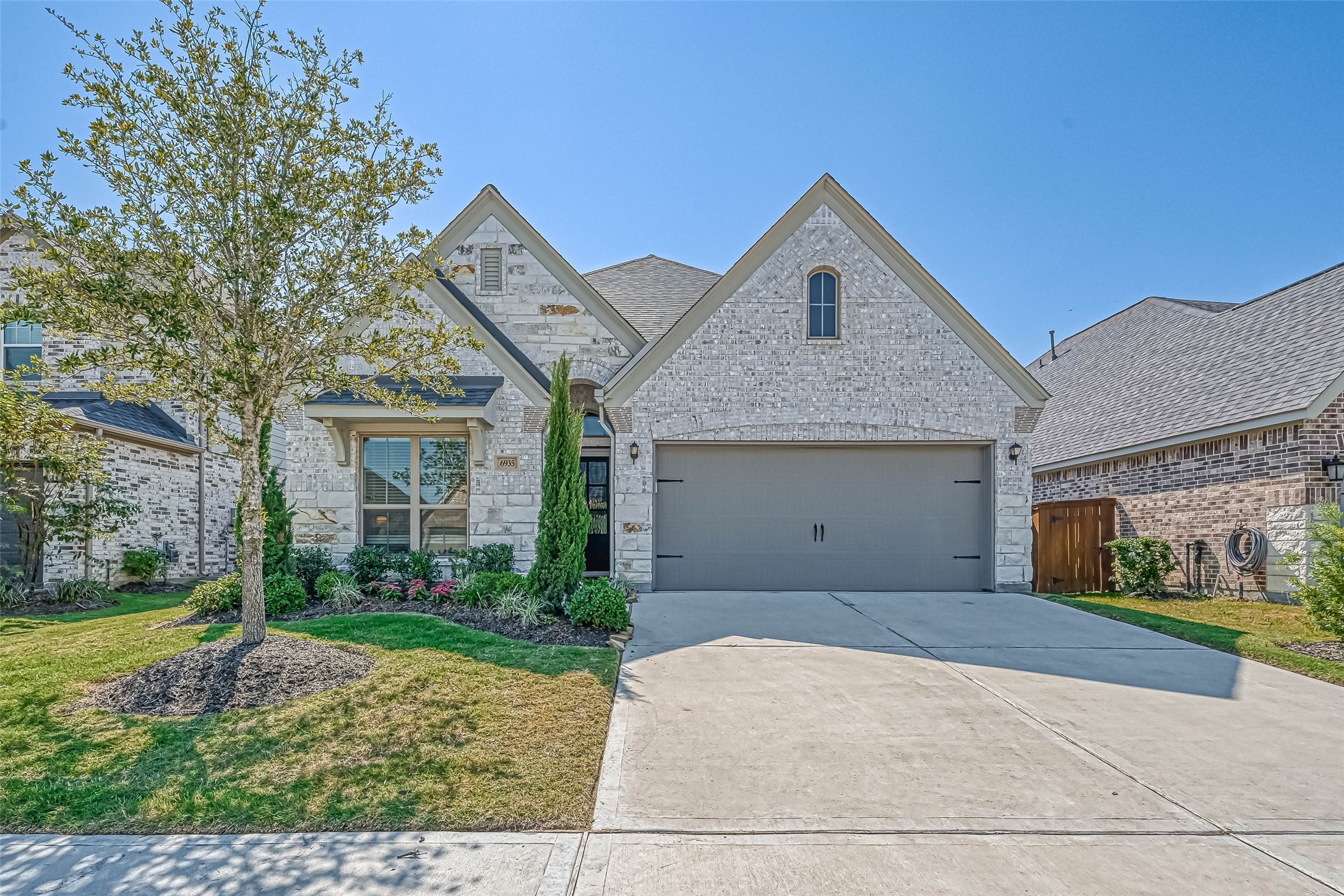 6935 Goldstrum Way Property Photo 1