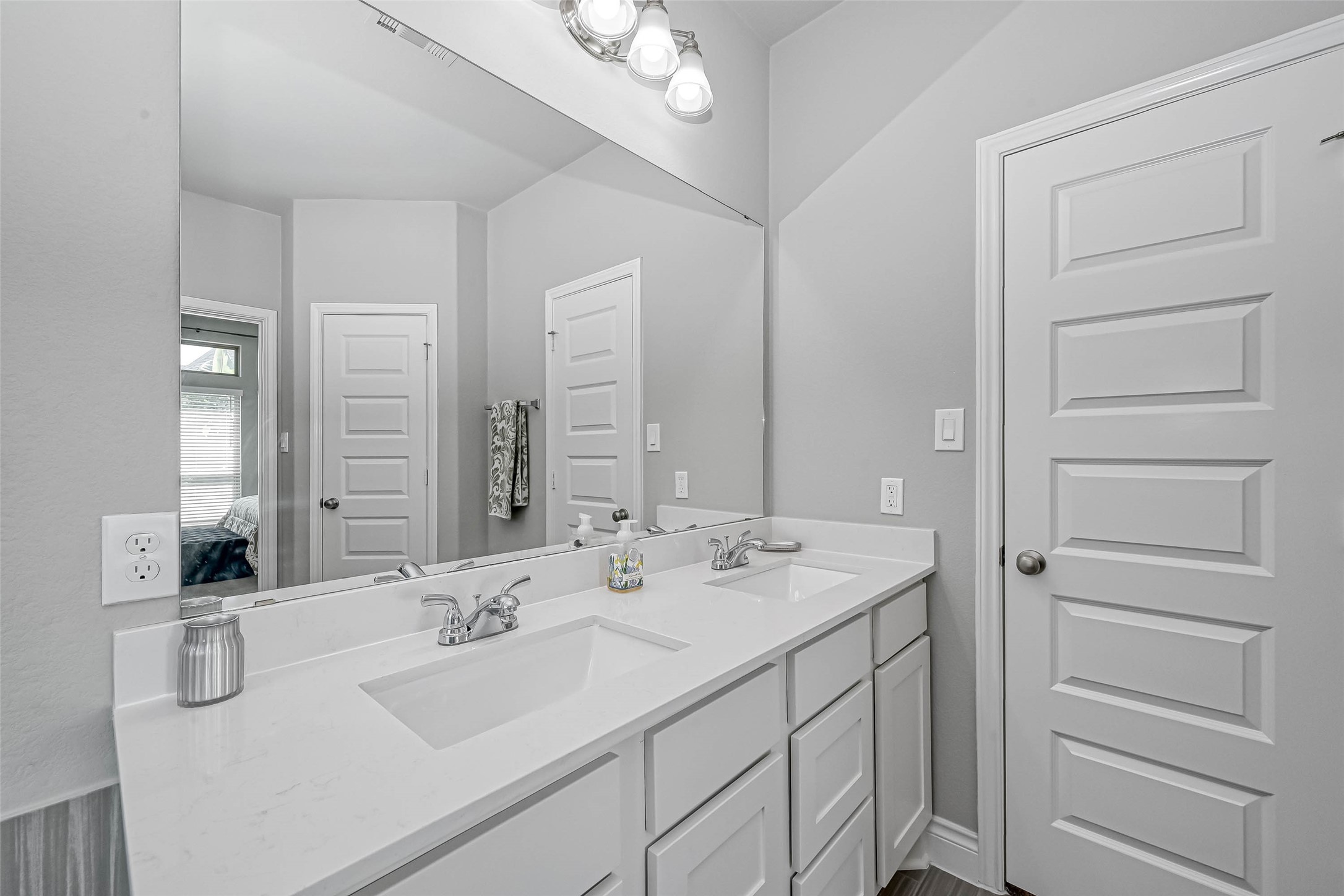 6935 Goldstrum Way Property Photo 24