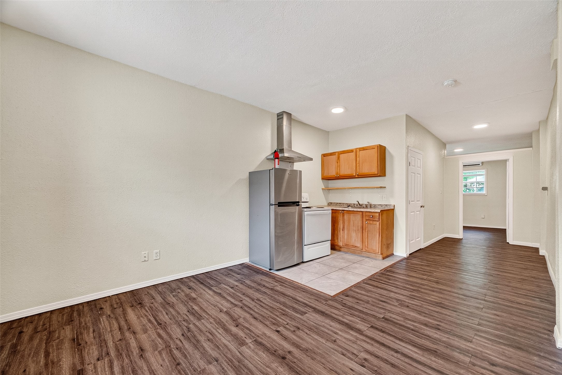 7738 Park Place Boulevard A Property Photo 3