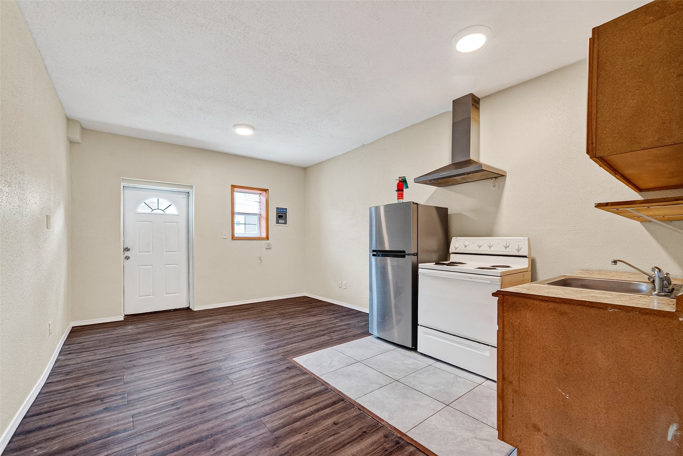7738 Park Place Boulevard A Property Photo 4