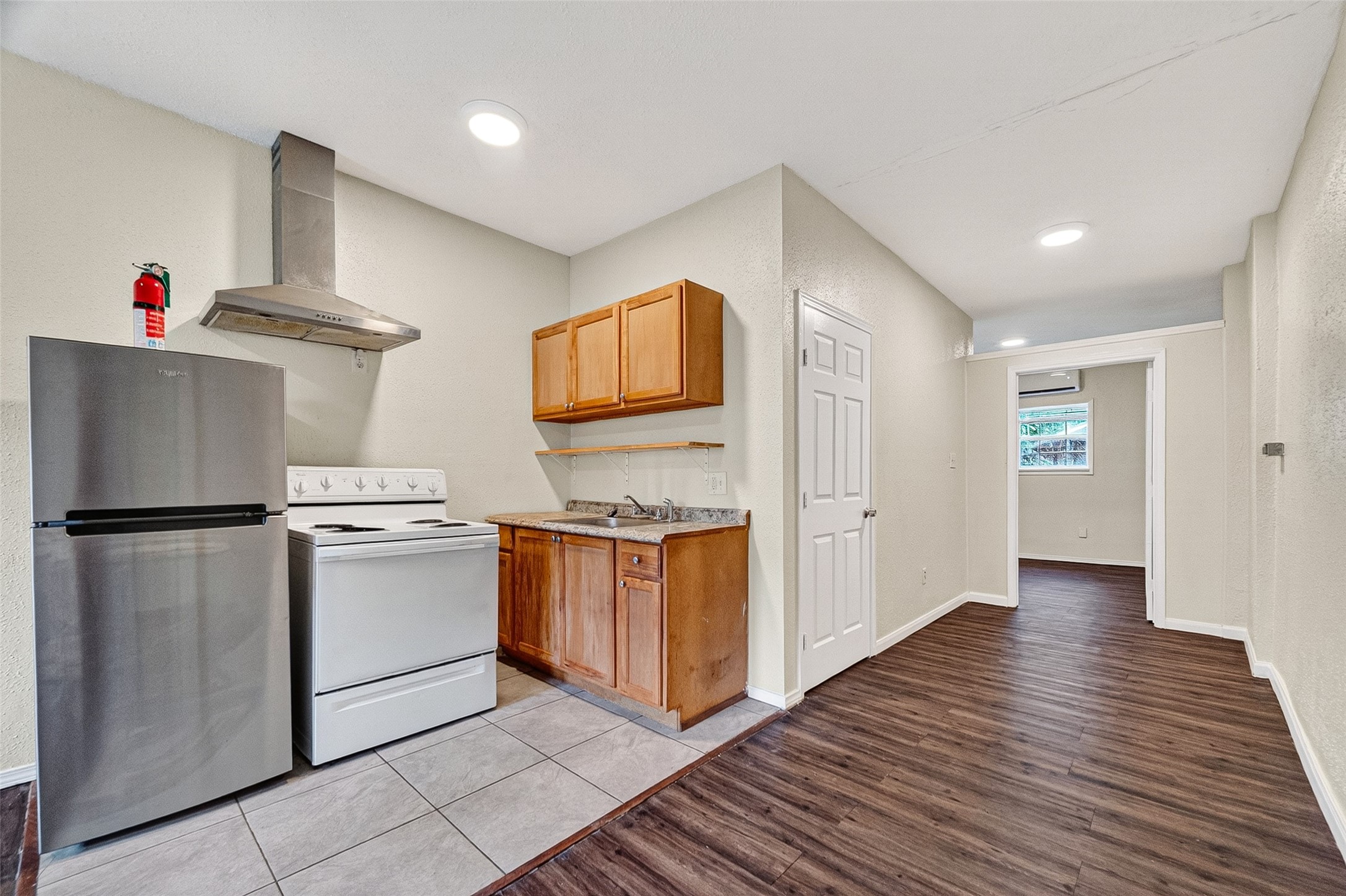 7738 Park Place Boulevard A Property Photo 5