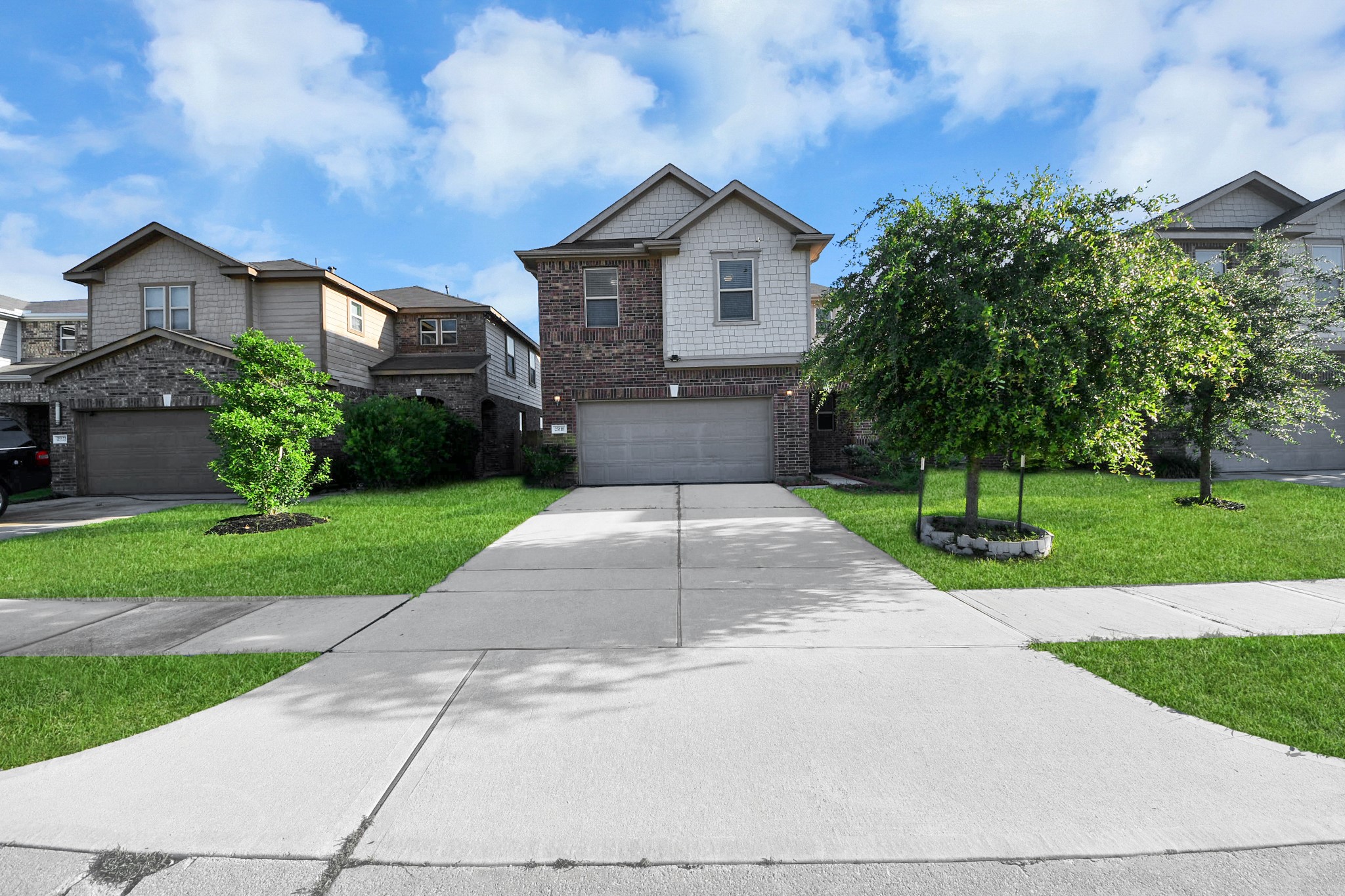 25118 Squire Knoll Street Property Photo 3