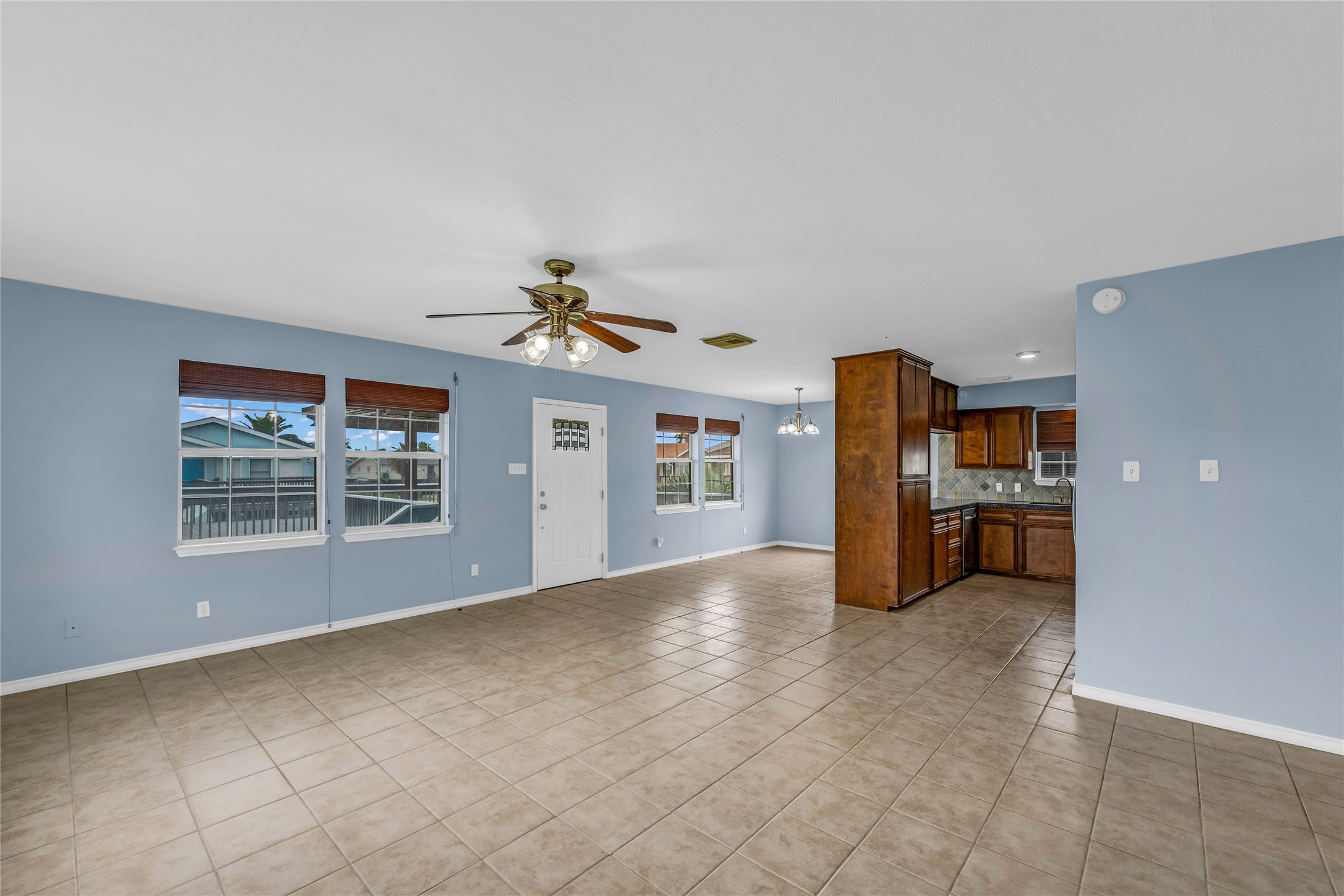 16526 Nassau Way Property Photo 6