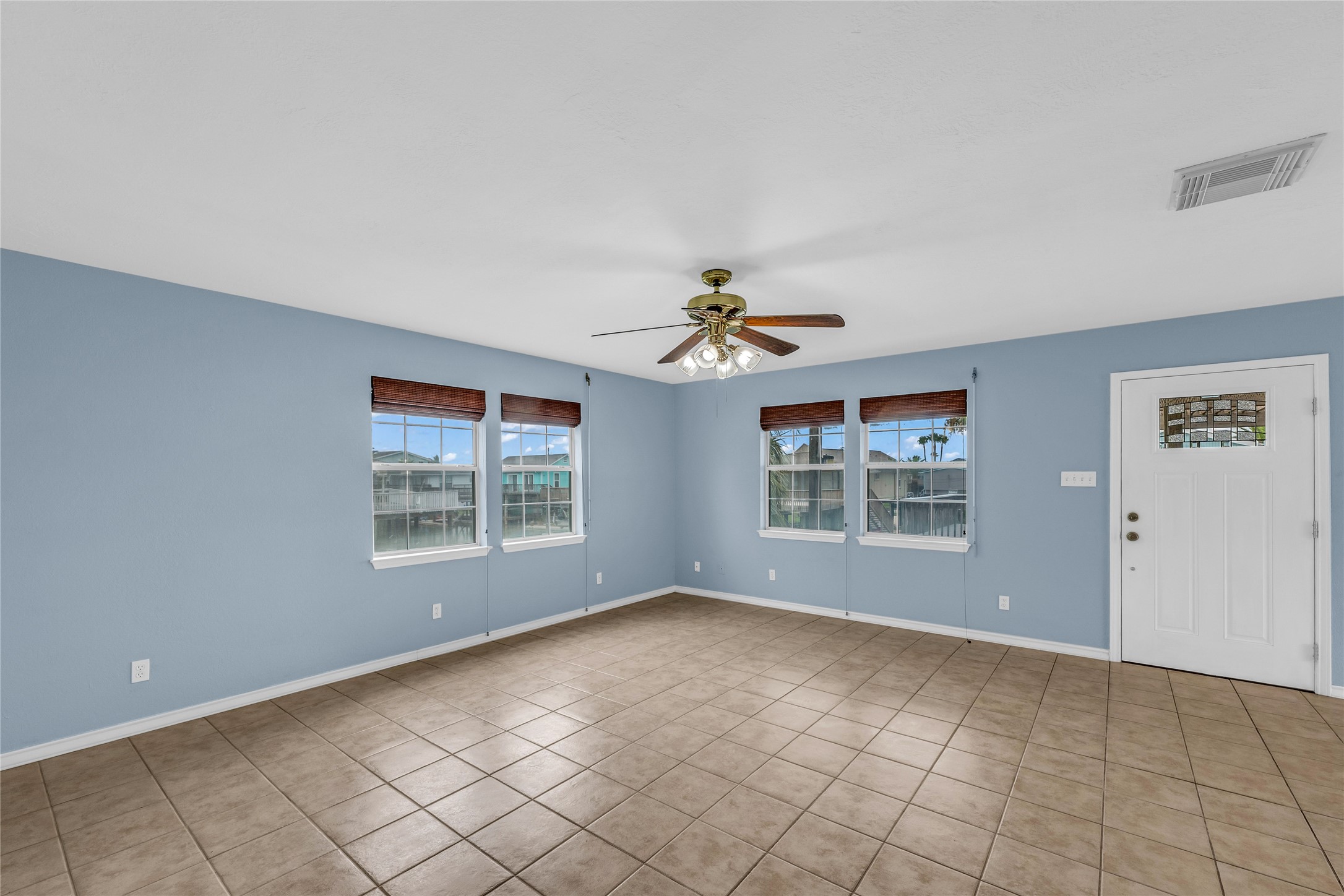 16526 Nassau Way Property Photo 7