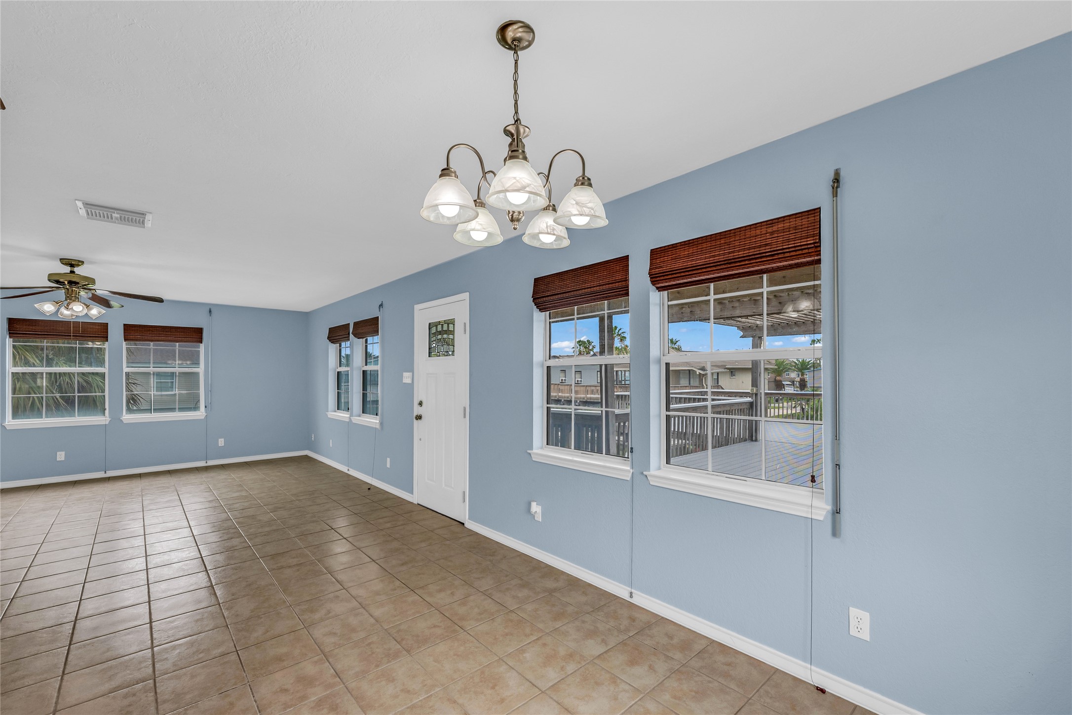 16526 Nassau Way Property Photo 10