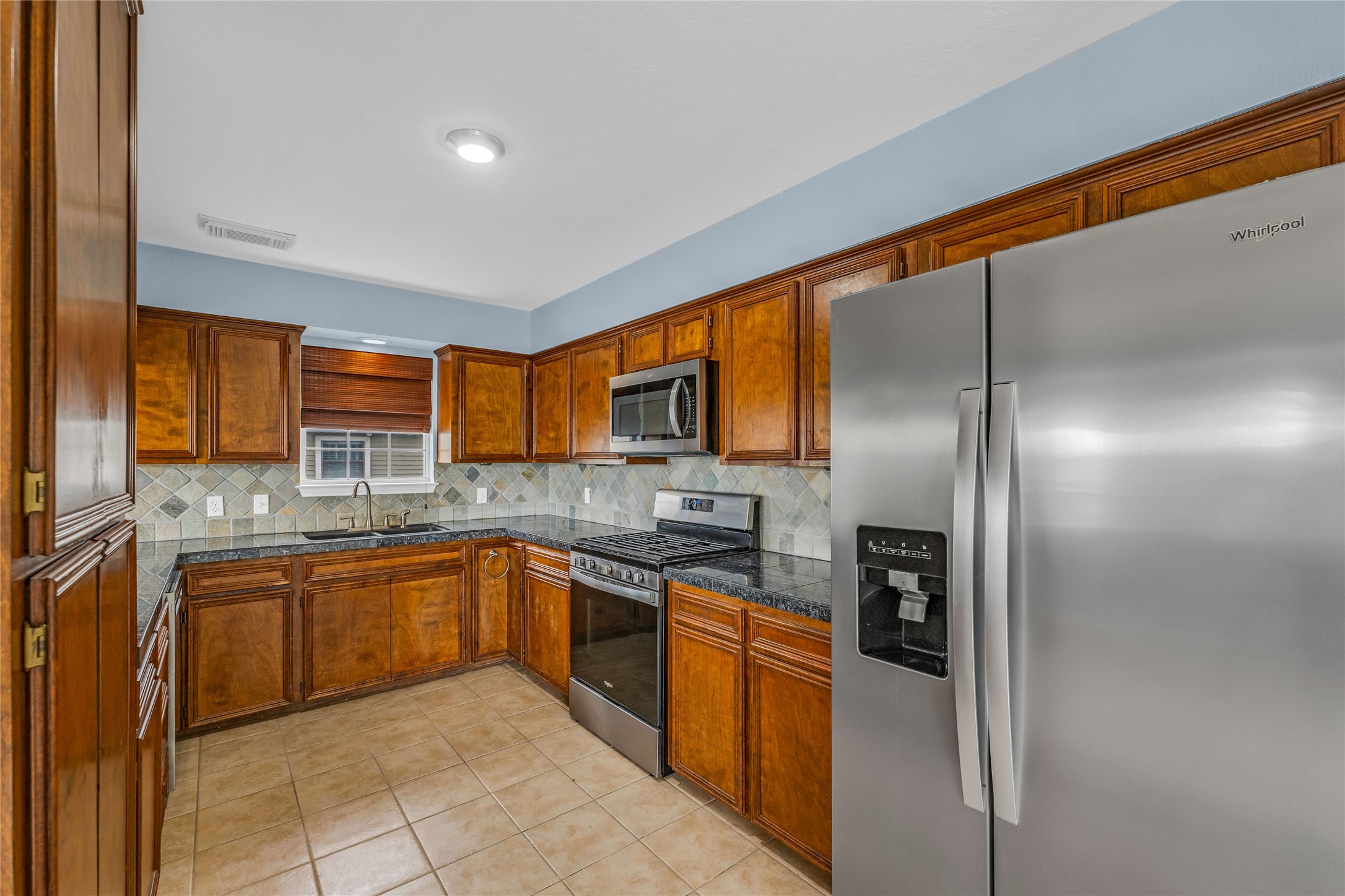 16526 Nassau Way Property Photo 11