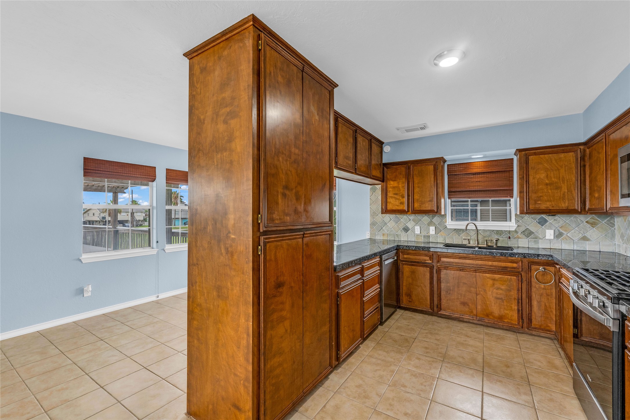 16526 Nassau Way Property Photo 12