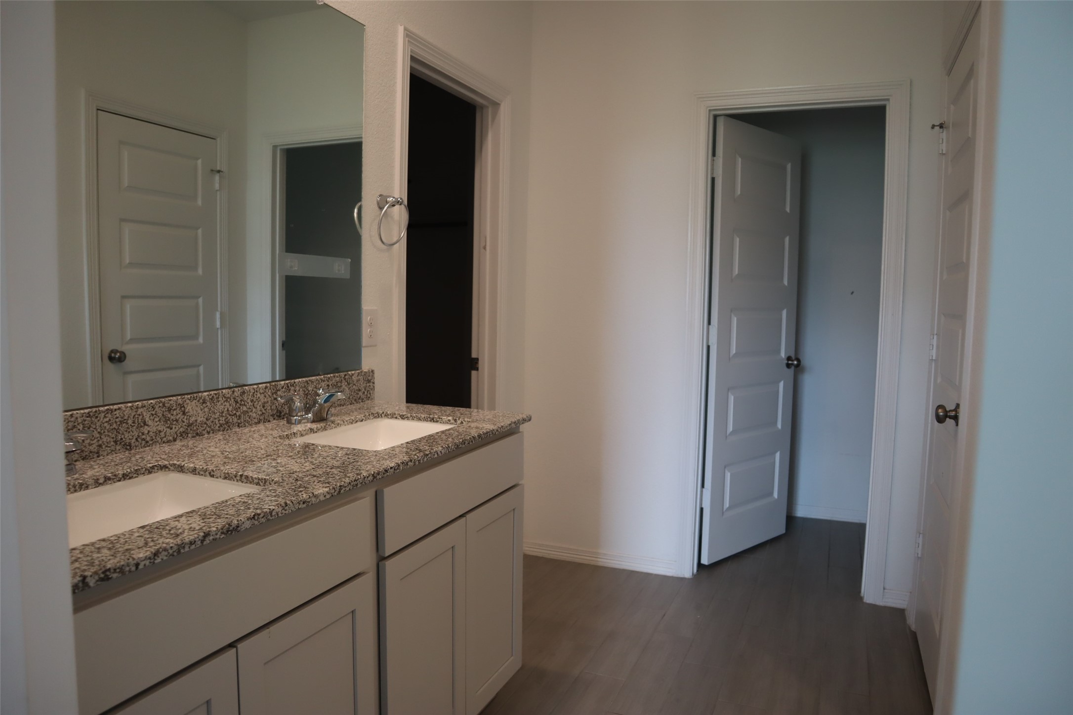 5806 Aurora Greens Lane Property Photo 10