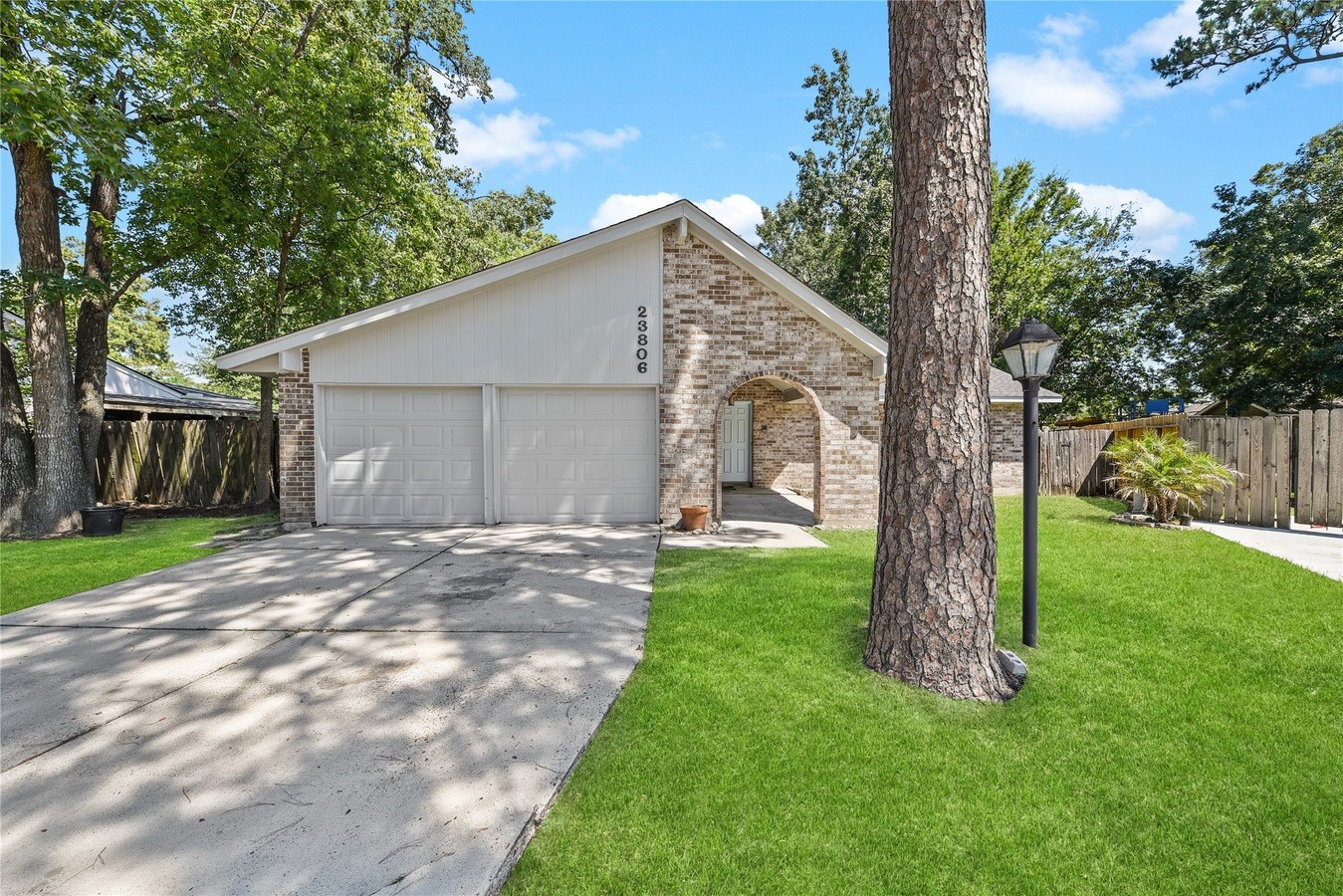 23806 Spring Moss Drive Property Photo 1