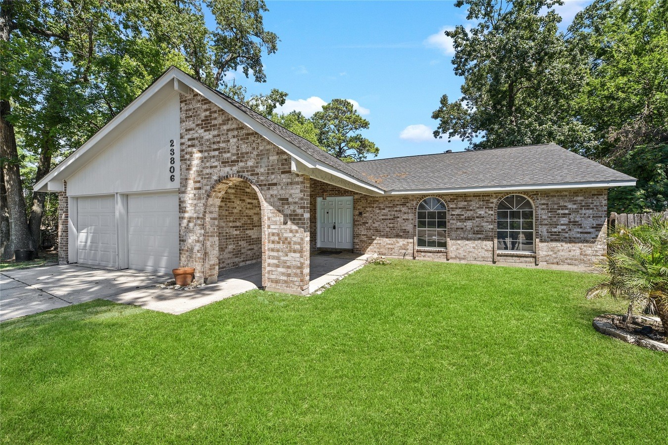 23806 Spring Moss Drive Property Photo 2