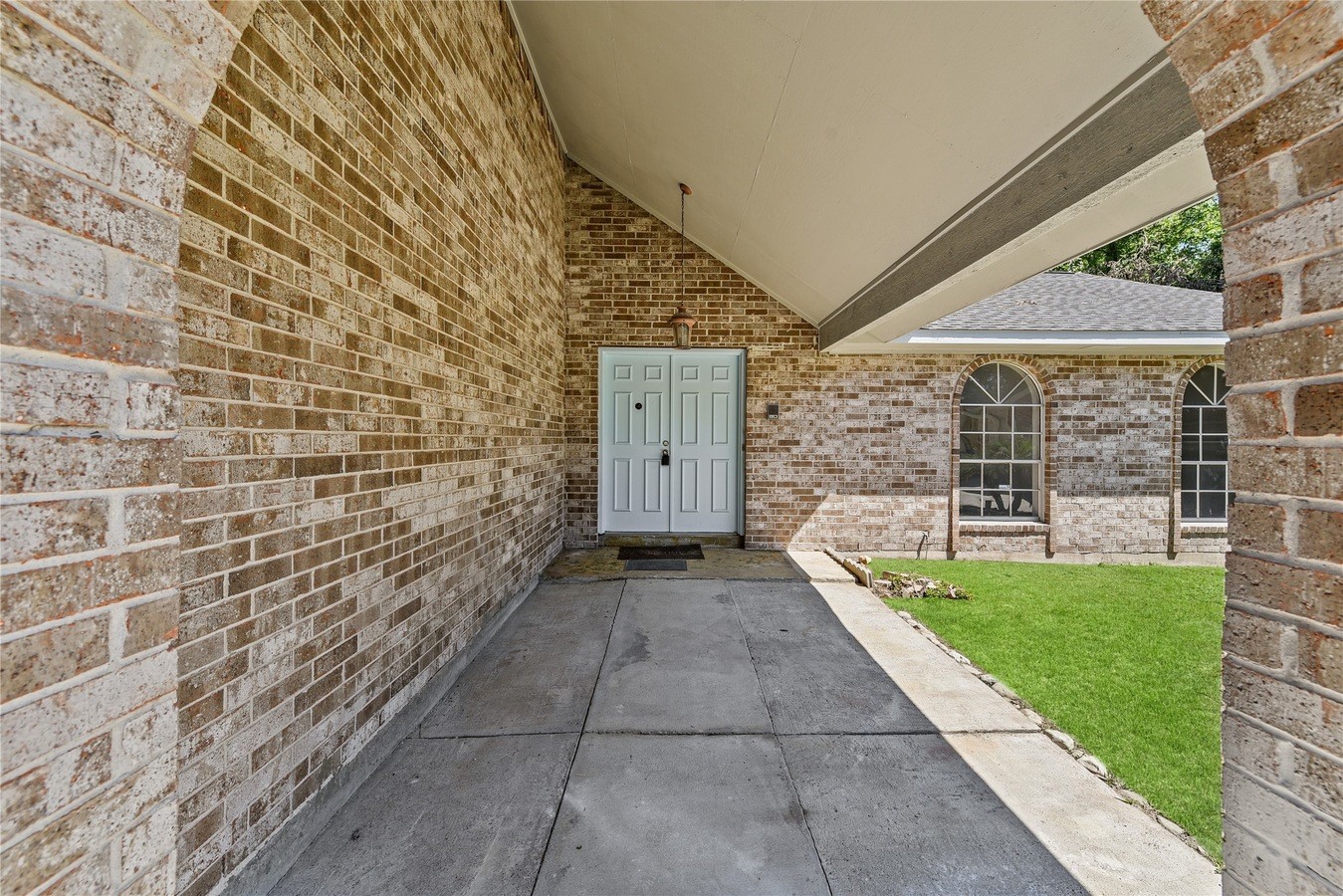 23806 Spring Moss Drive Property Photo 3