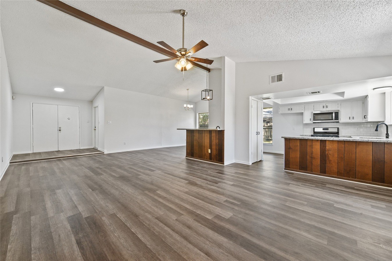 23806 Spring Moss Drive Property Photo 5