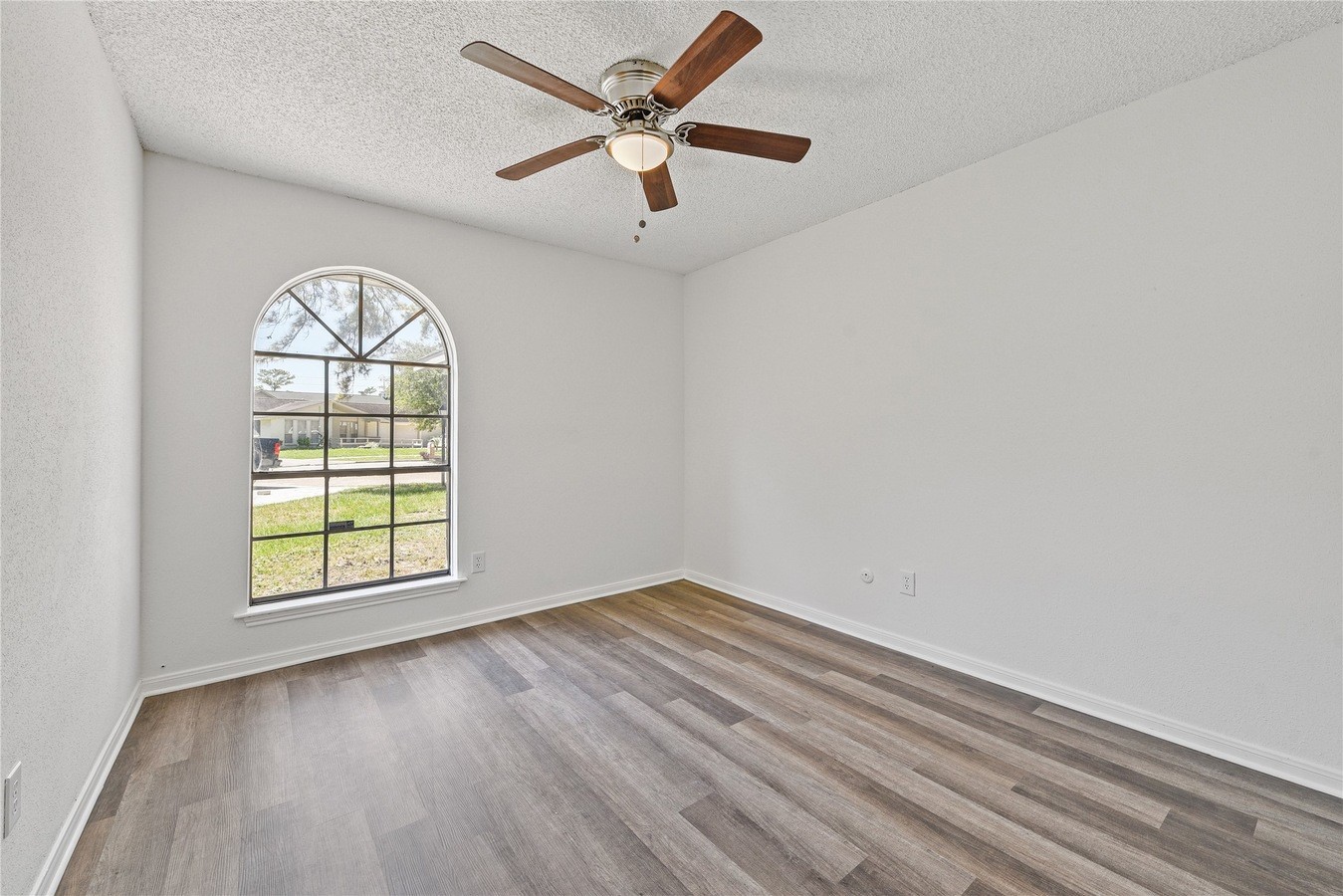 23806 Spring Moss Drive Property Photo 9