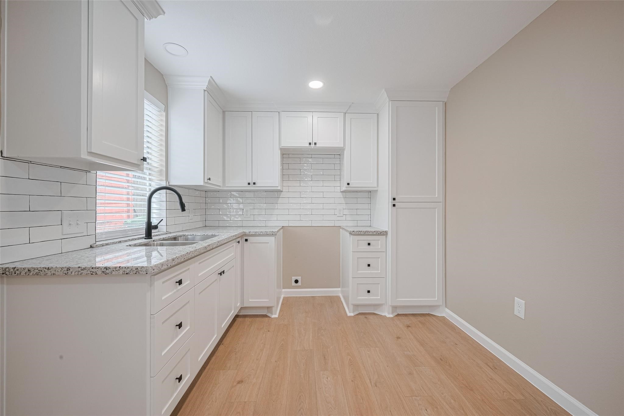 2516 Craigmont Street Property Photo 7