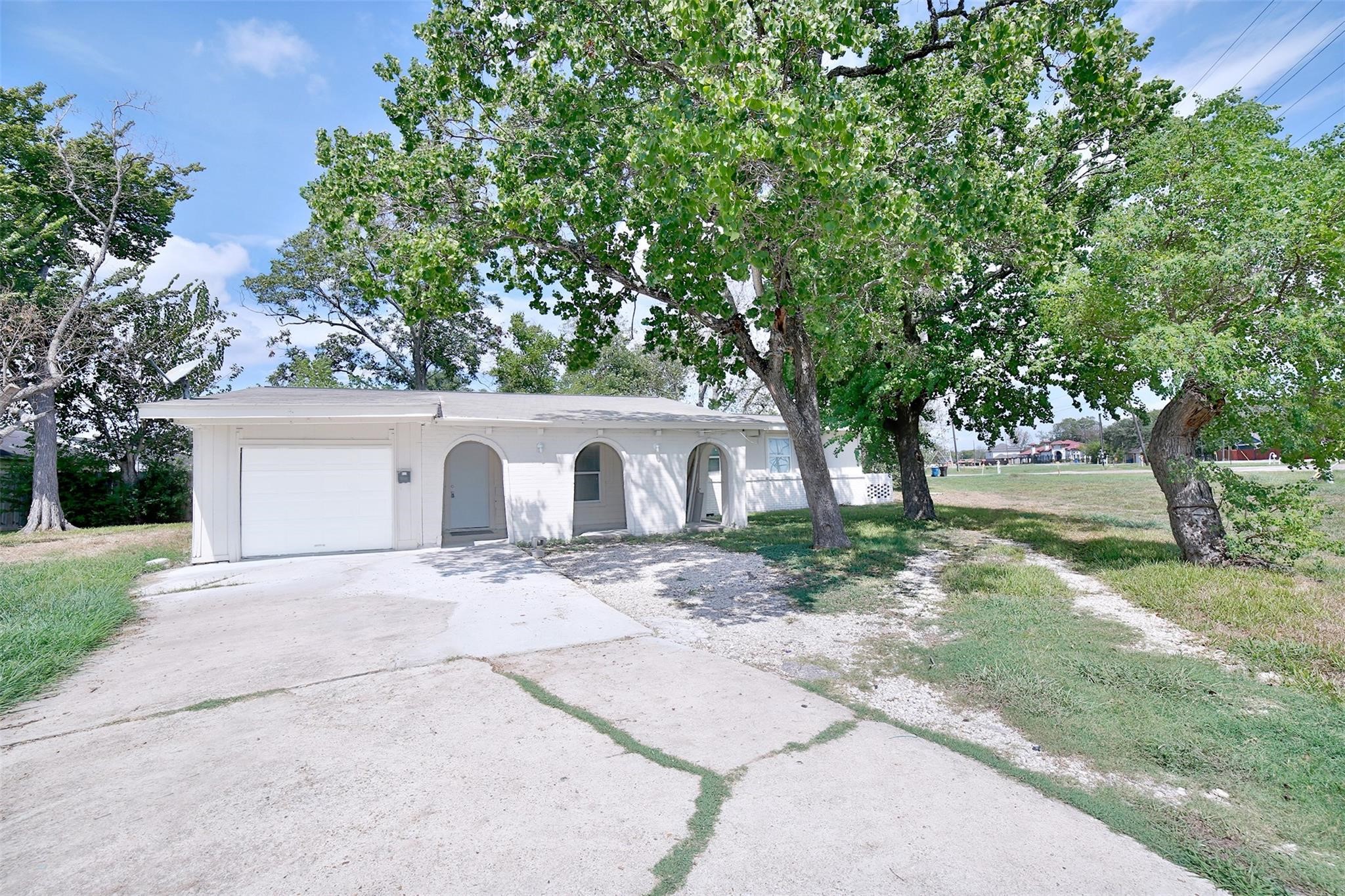 575 Pecan Drive Property Photo 1