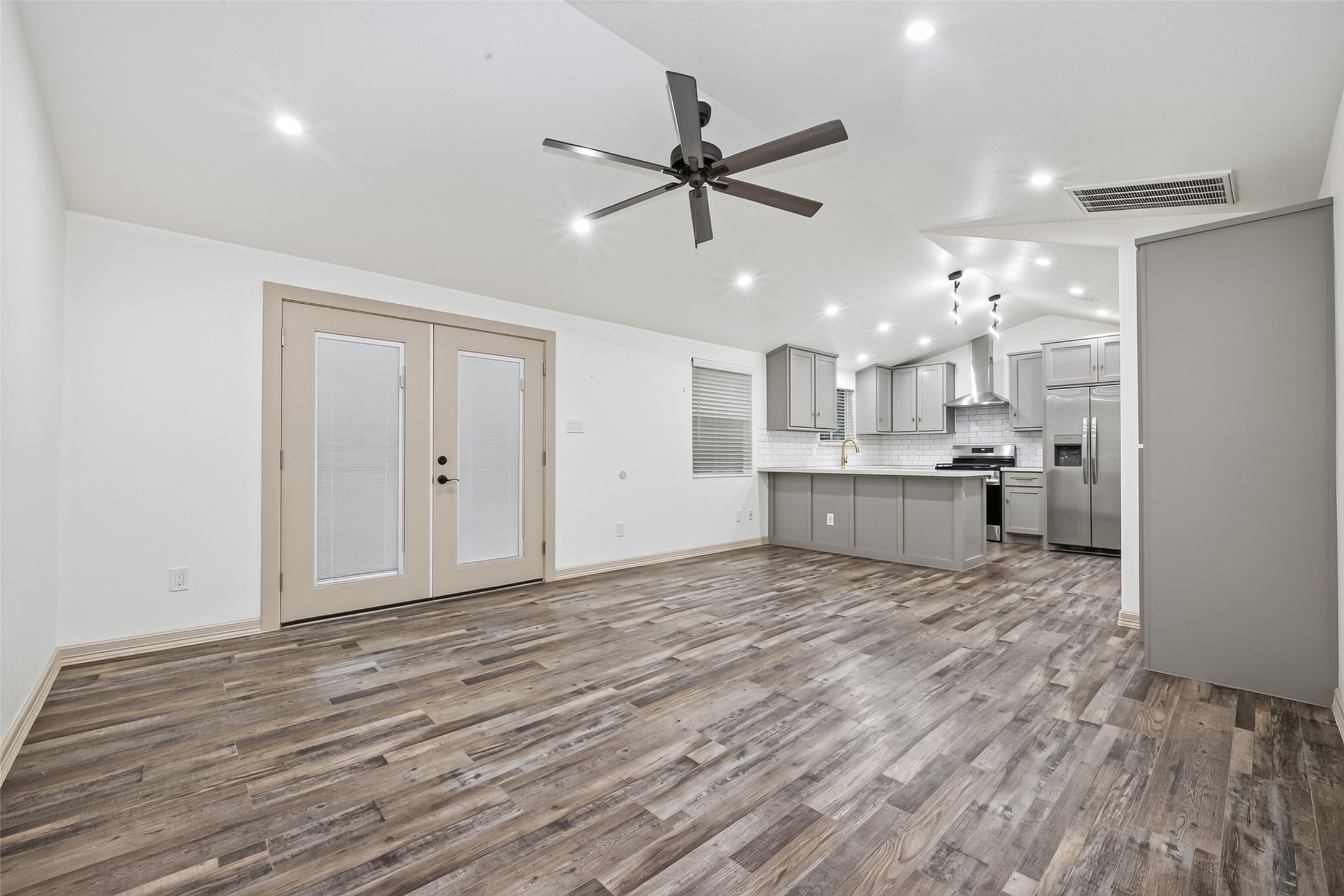 5803 Greencraig Drive Property Photo 4