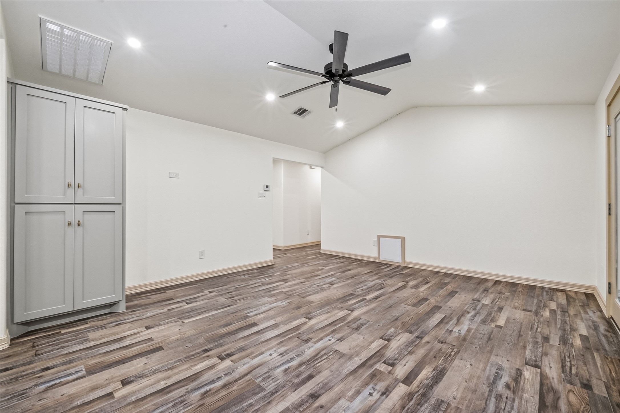 5803 Greencraig Drive Property Photo 6