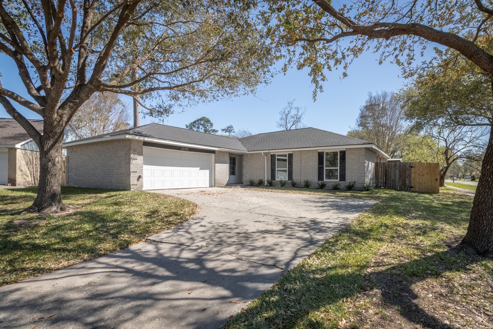 22202 Fallengate Court Property Photo