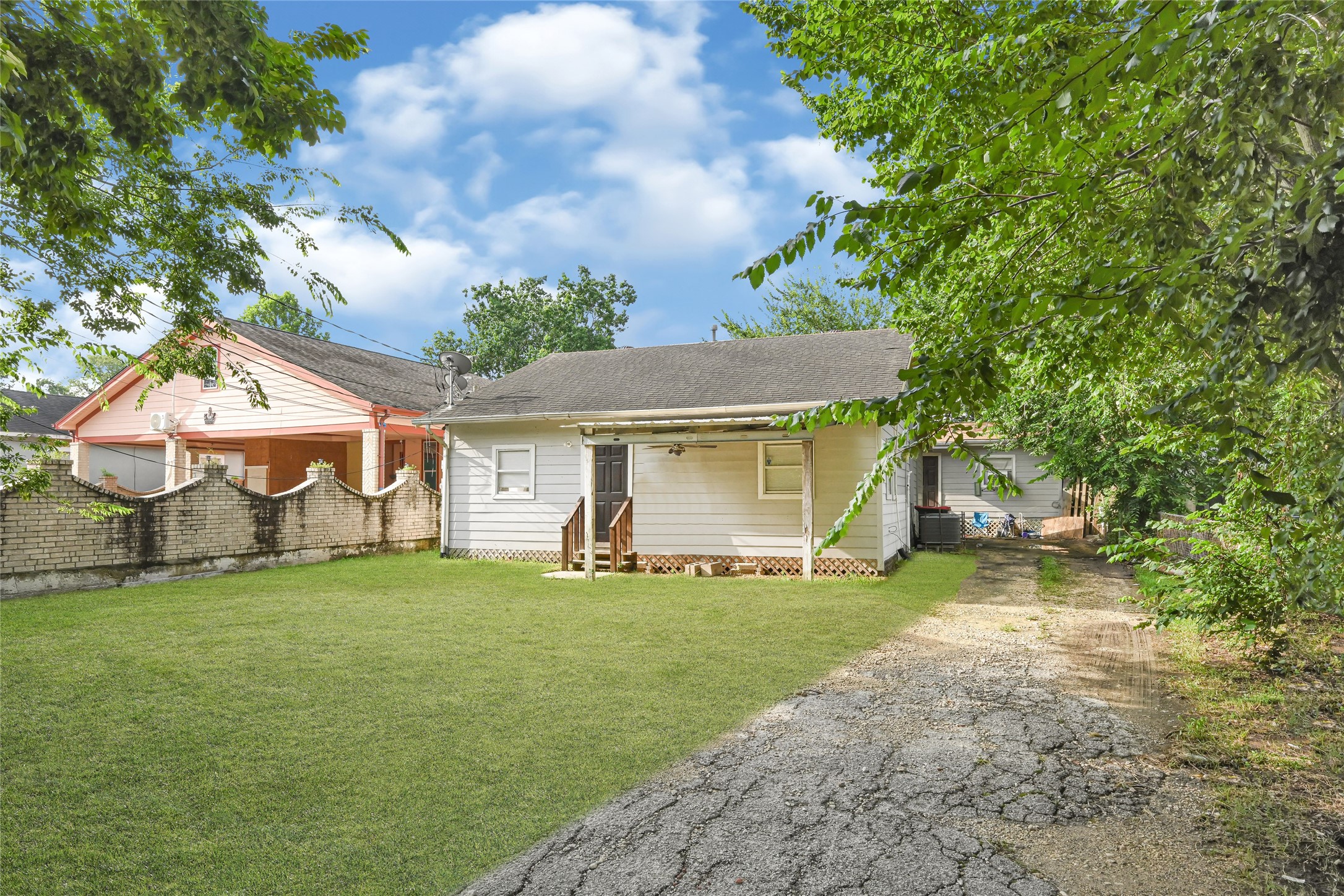 14336 Victoria Street Property Photo 3