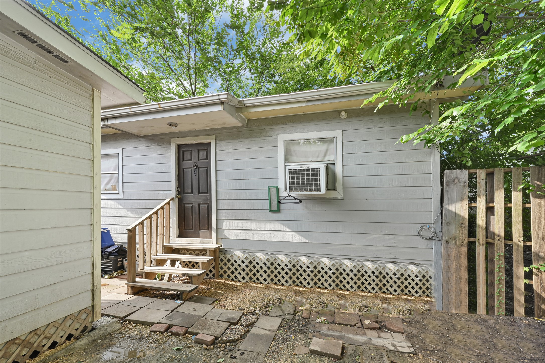 14336 Victoria Street Property Photo 4