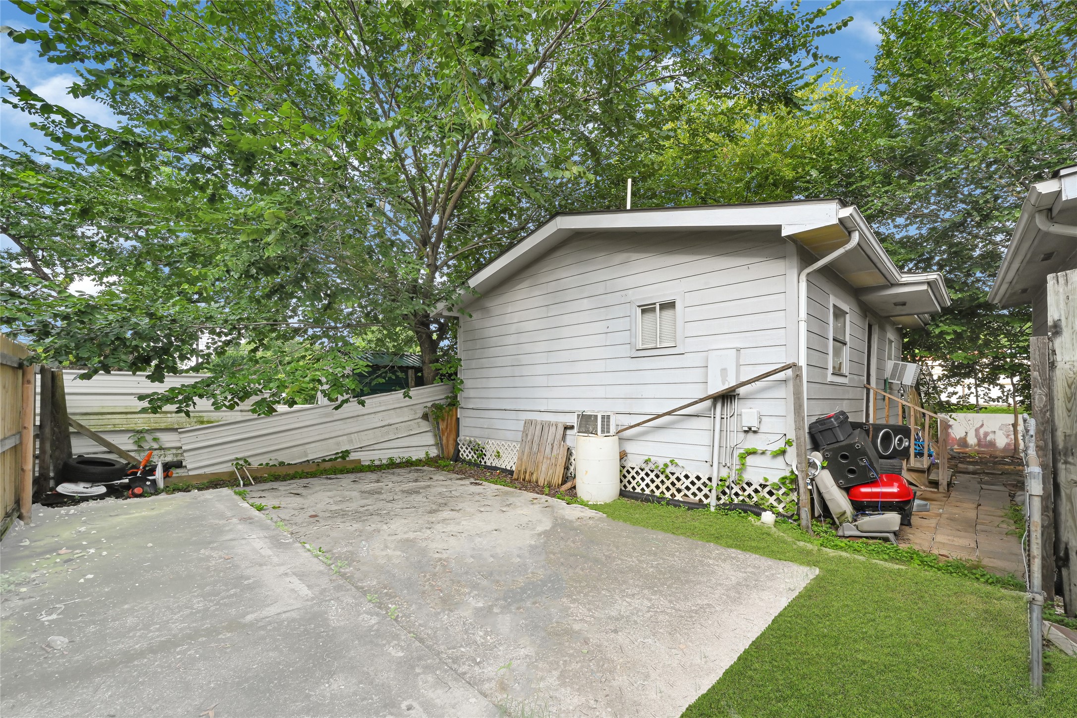 14336 Victoria Street Property Photo 5