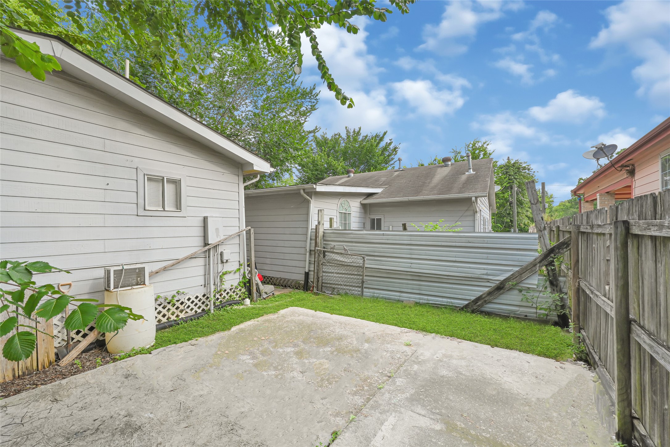 14336 Victoria Street Property Photo 6
