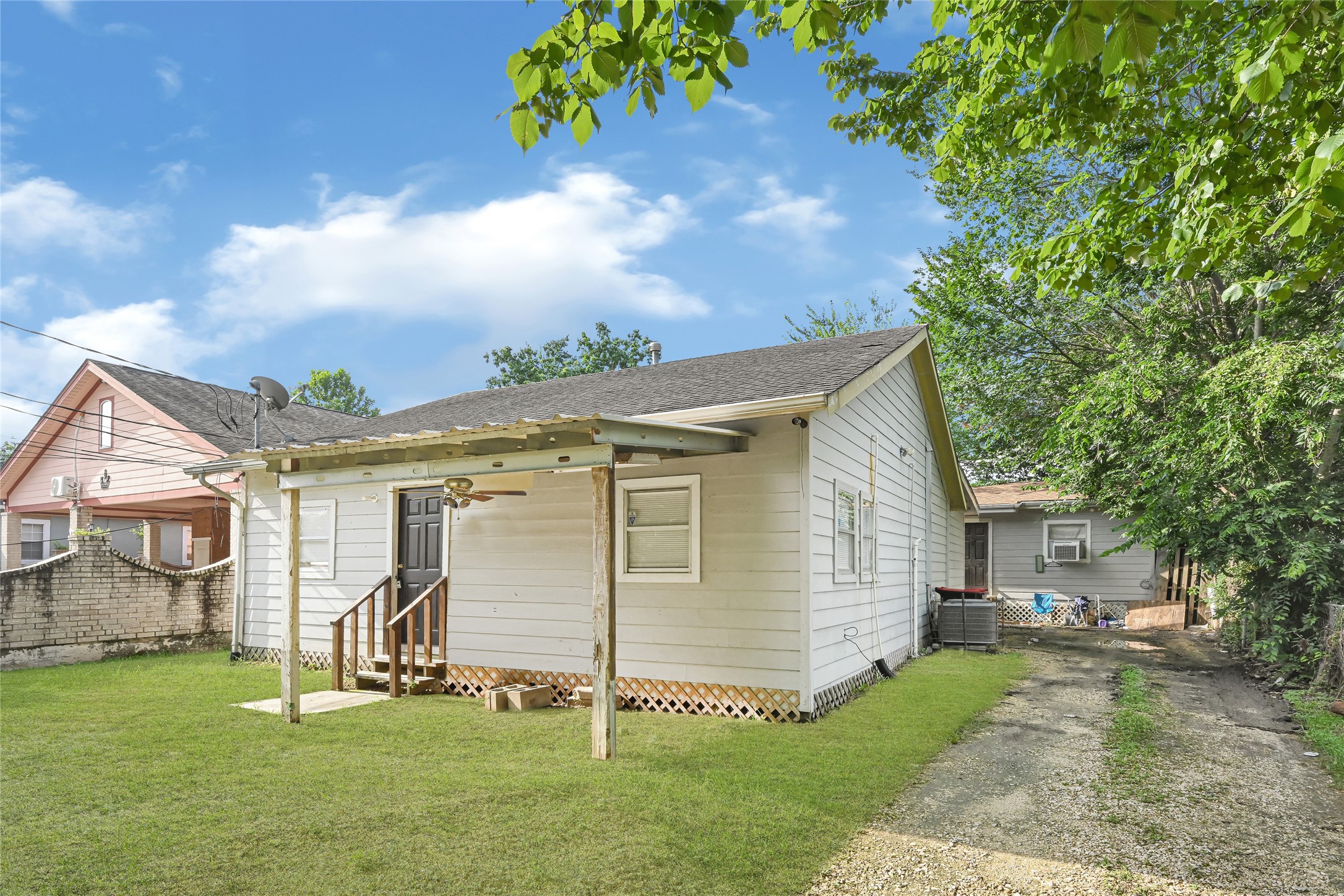 14336 Victoria Street Property Photo 8