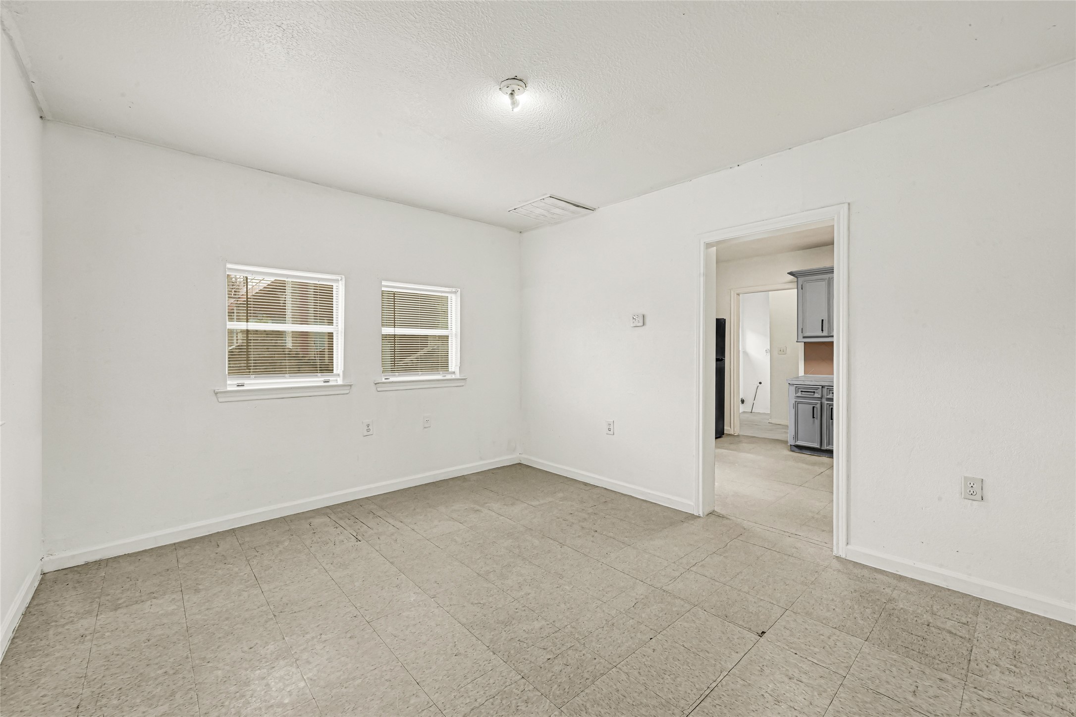 14336 Victoria Street Property Photo 9