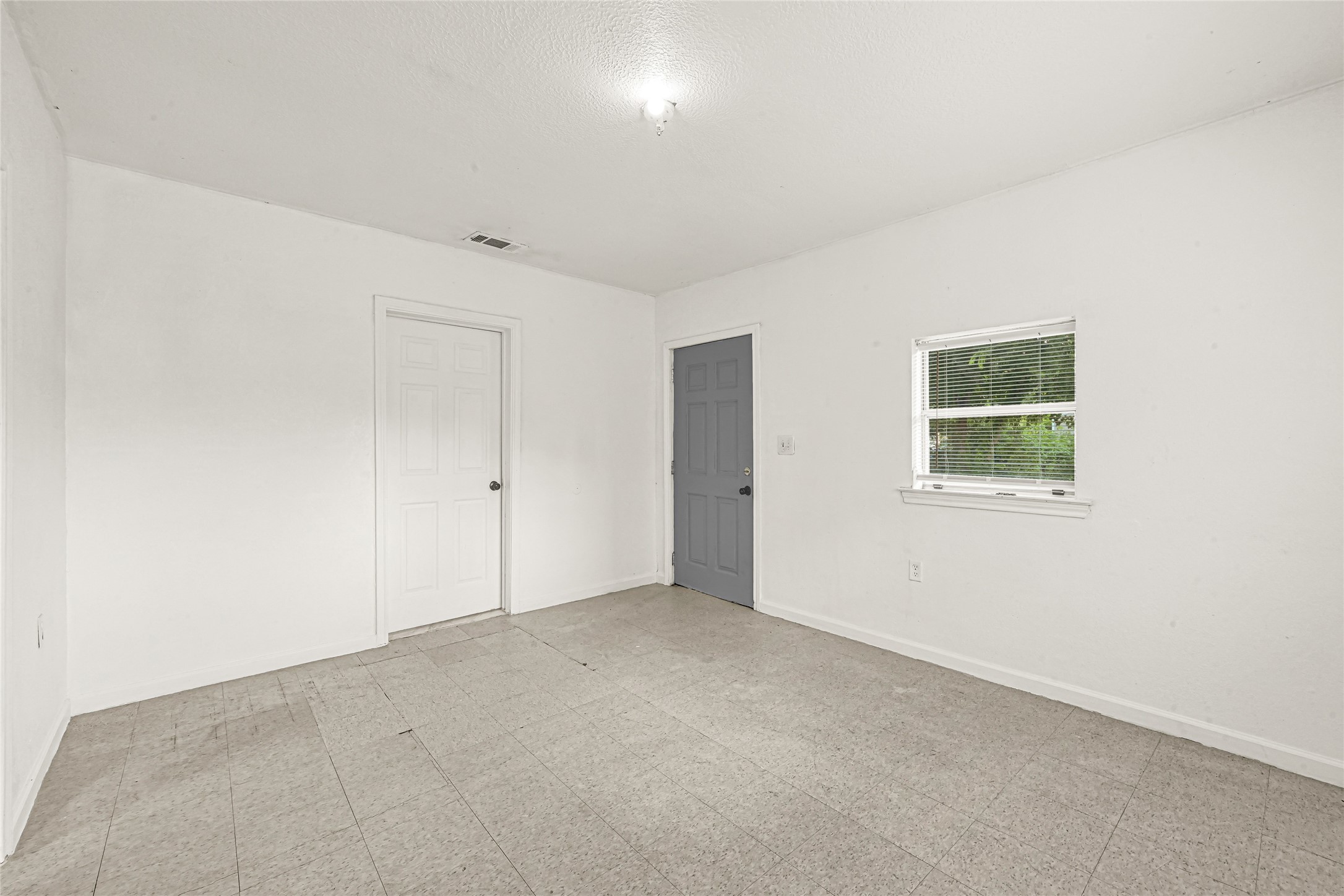 14336 Victoria Street Property Photo 10