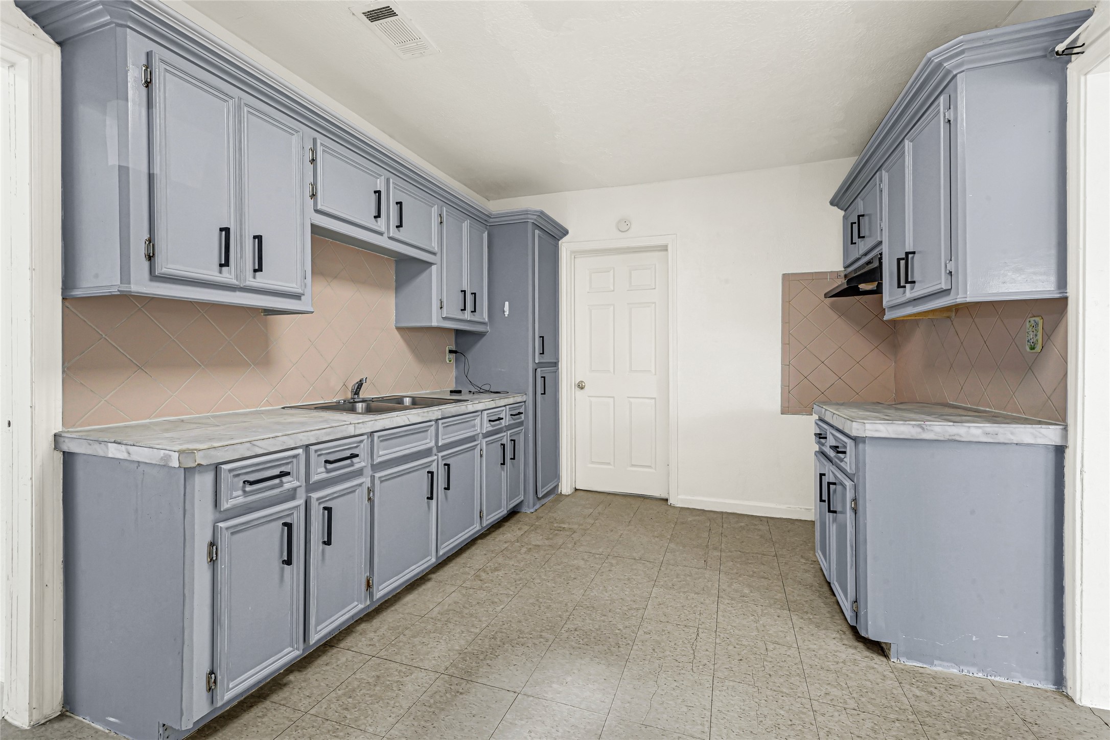 14336 Victoria Street Property Photo 11