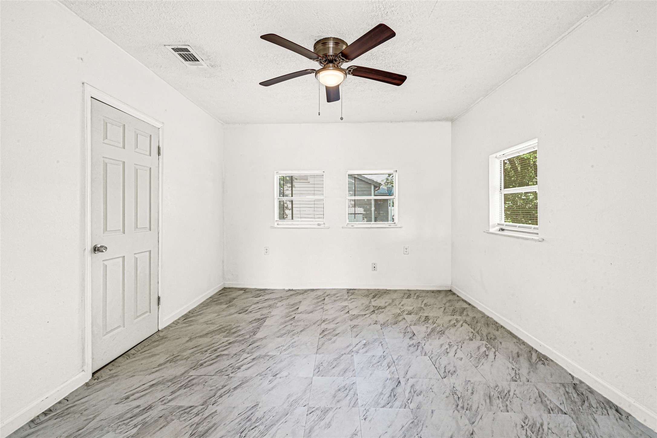14336 Victoria Street Property Photo 15