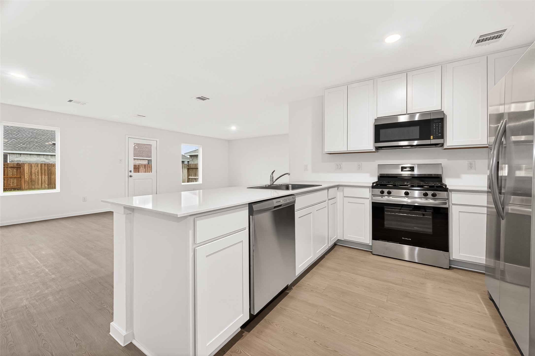 10406 Rocky Trail Property Photo 12