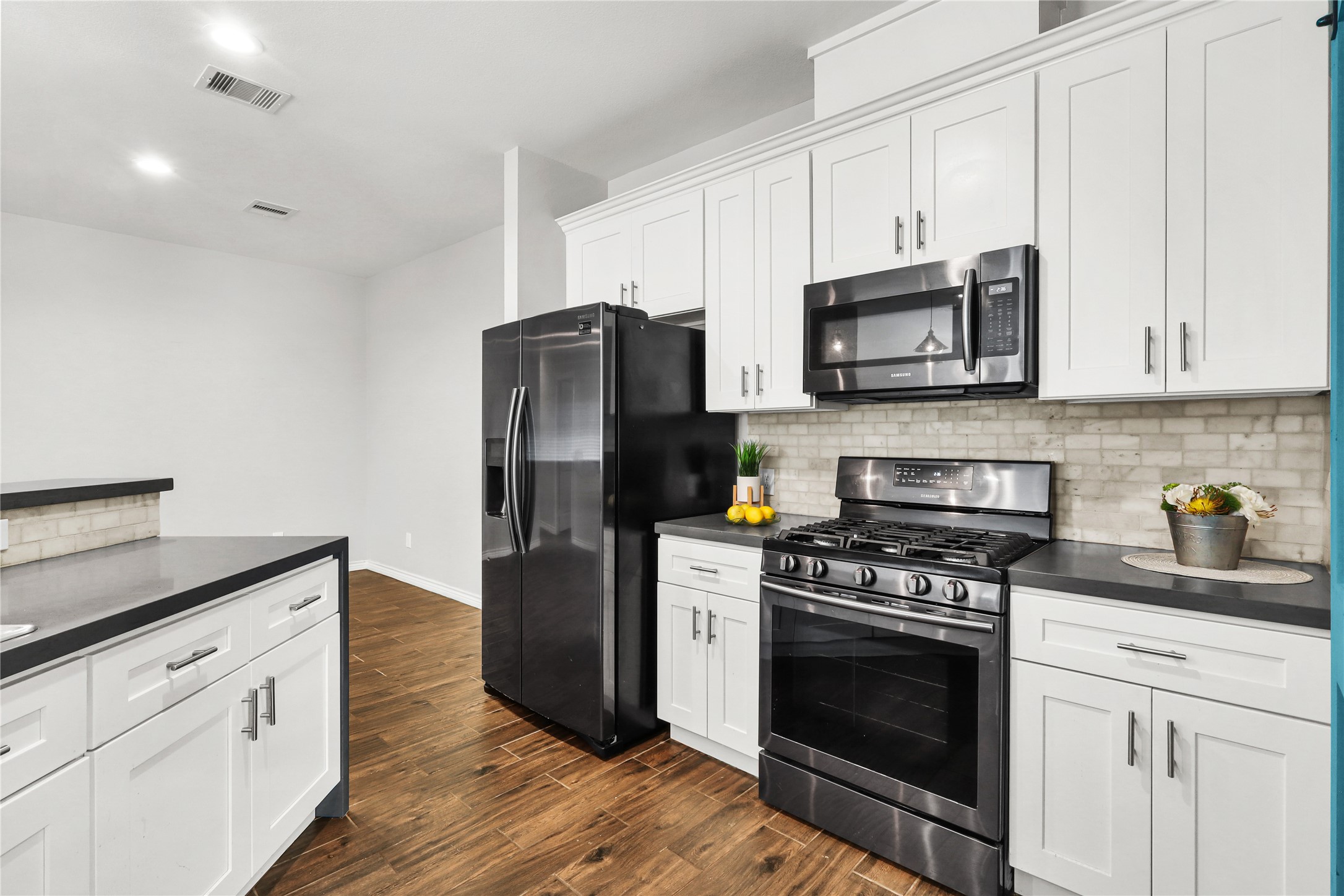 507 E Foley Street Property Photo 1