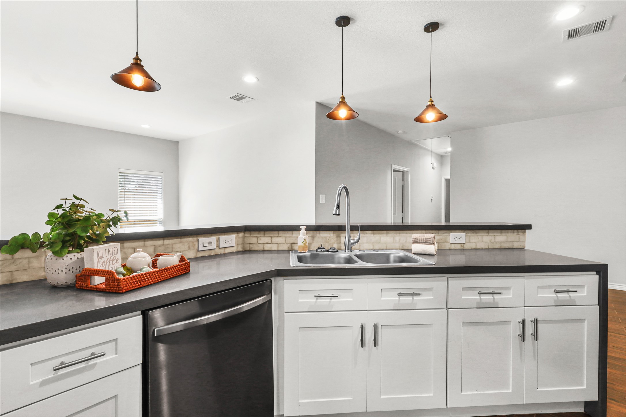 507 E Foley Street Property Photo 2