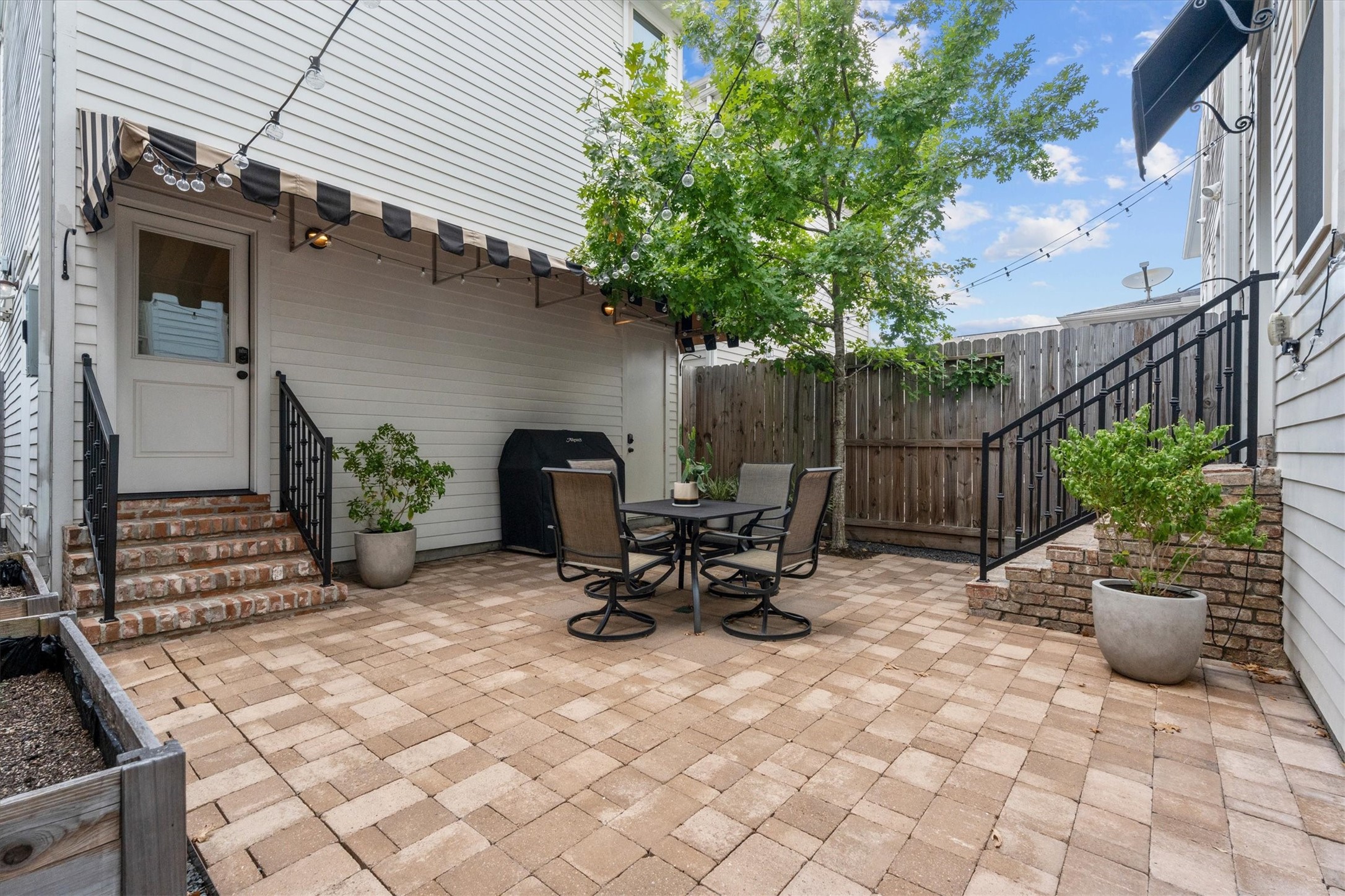 609 Allston Street Property Photo 30
