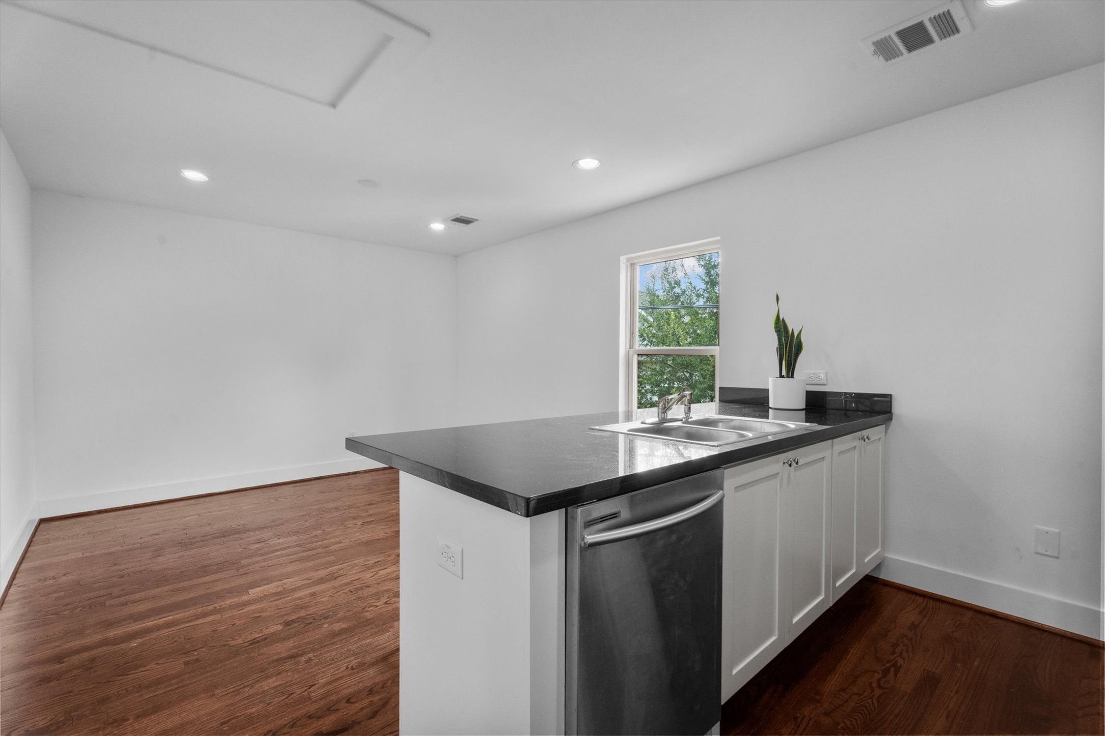 609 Allston Street Property Photo 31