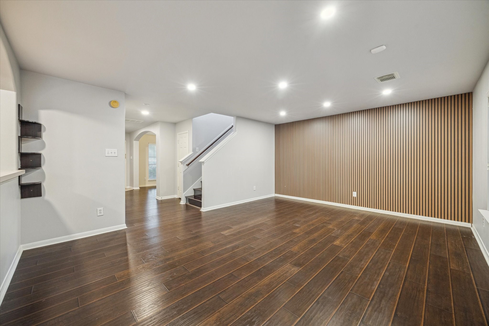 9842 Lynette Falls Drive Property Photo 3