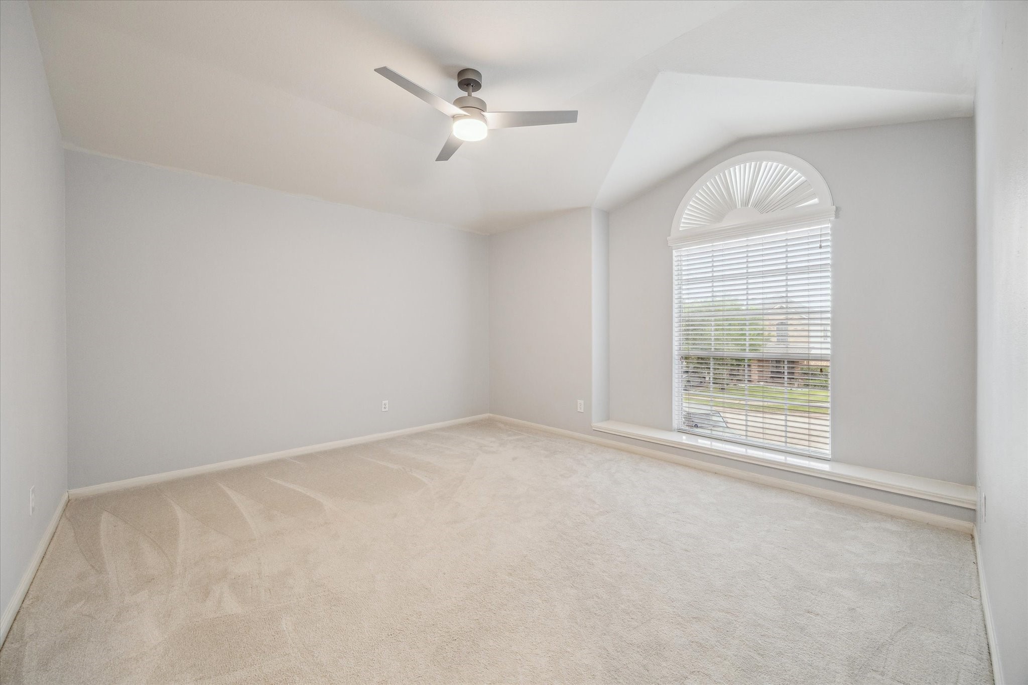 9842 Lynette Falls Drive Property Photo 5