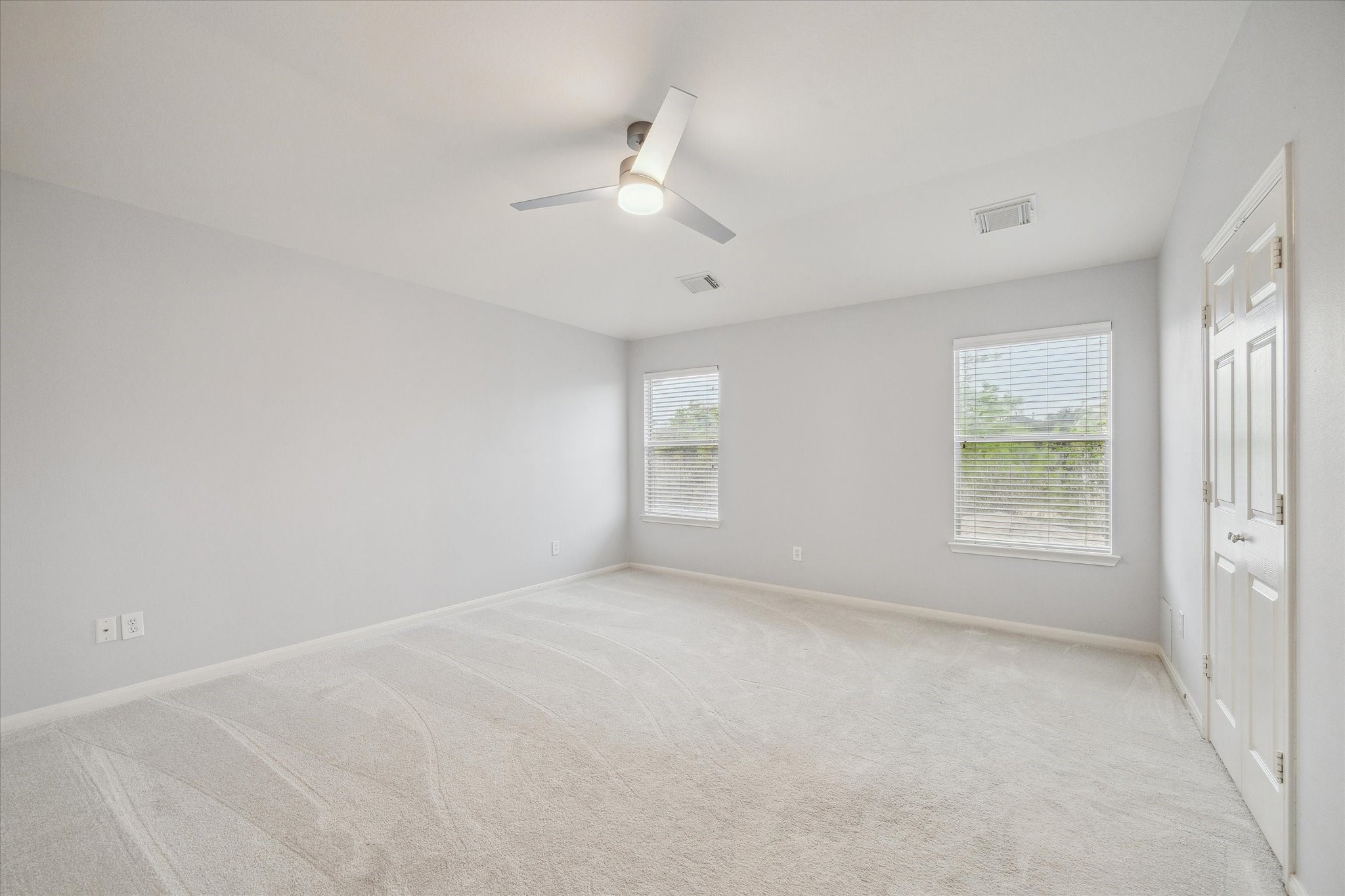9842 Lynette Falls Drive Property Photo 6