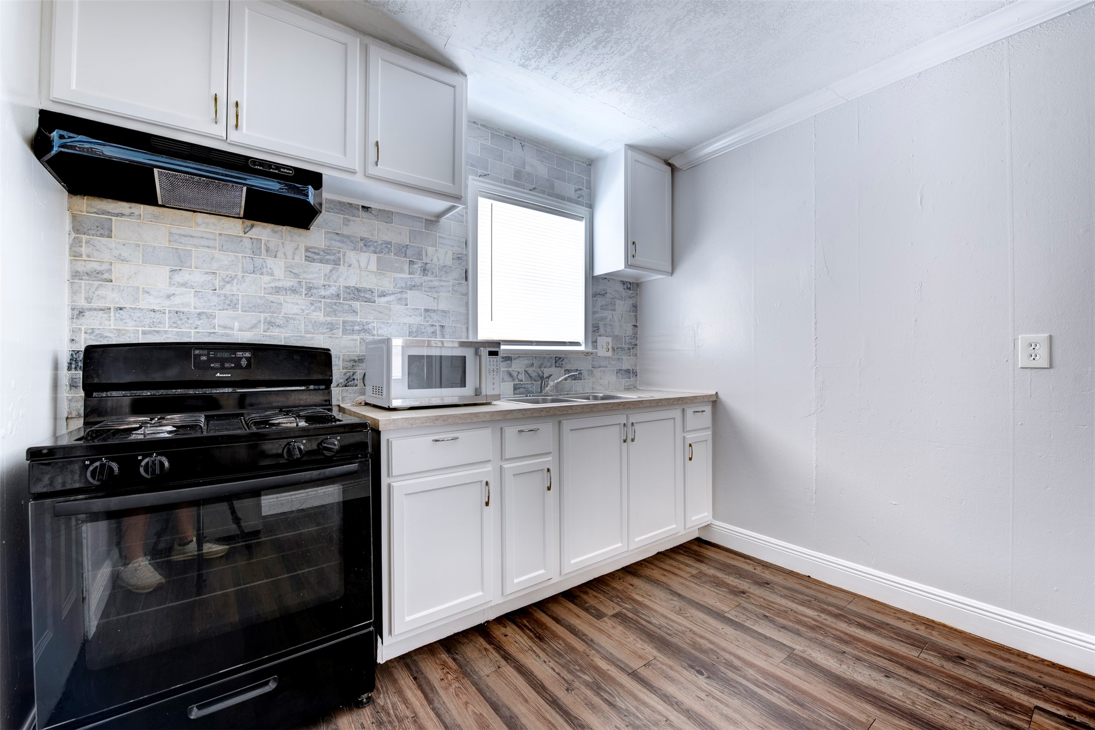 1209 Cabell St Property Photo 3