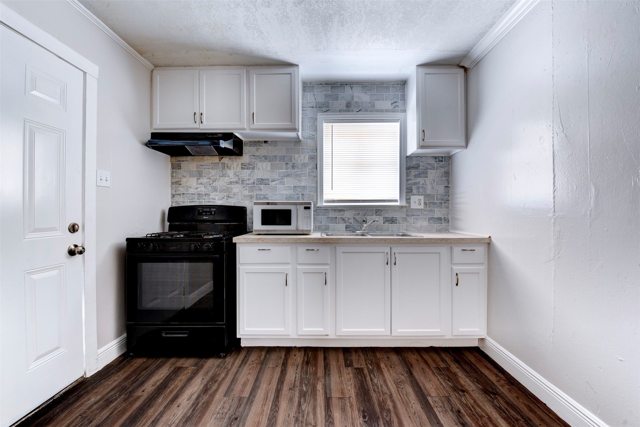 1209 Cabell St Property Photo 4