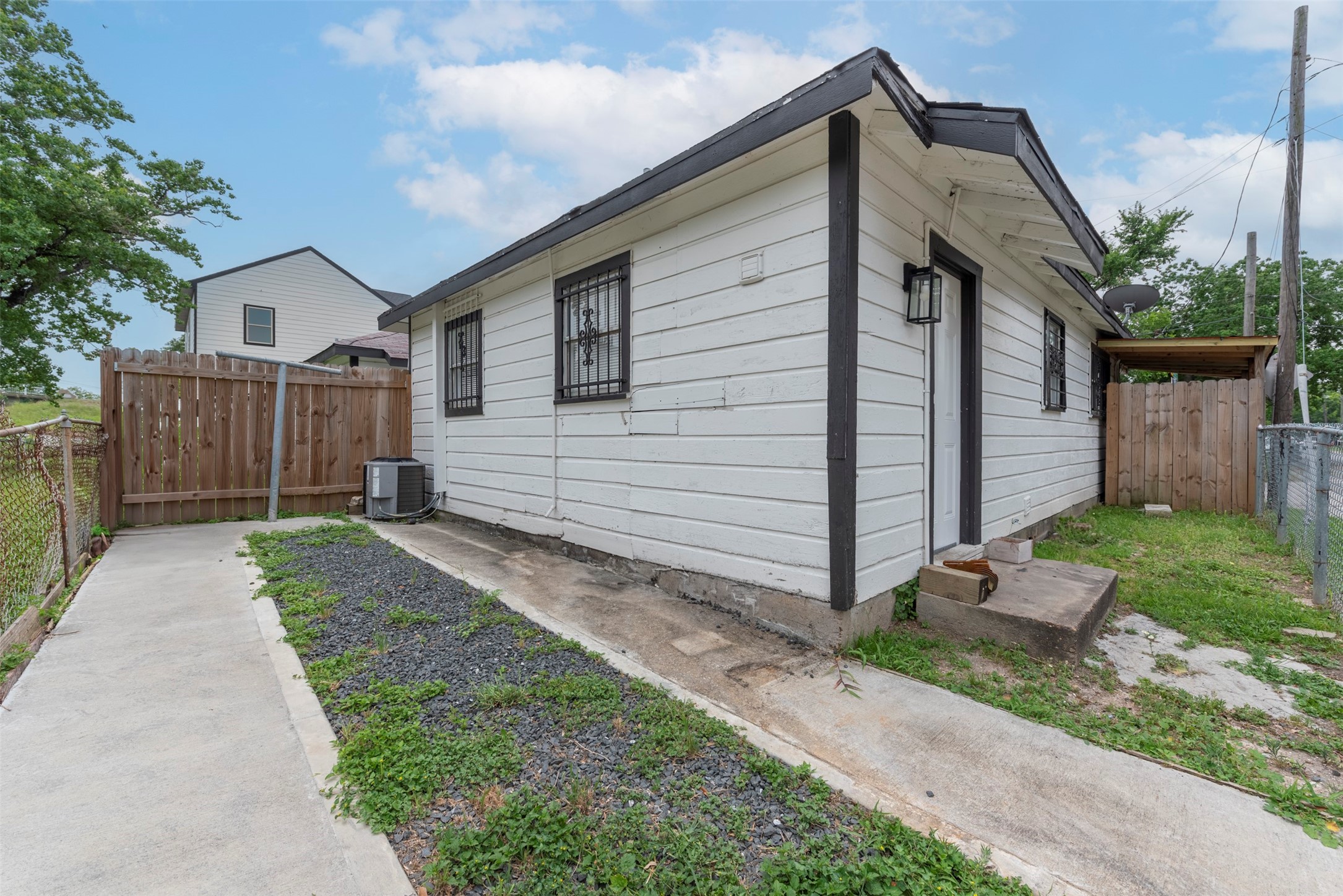 1209 Cabell St Property Photo 6
