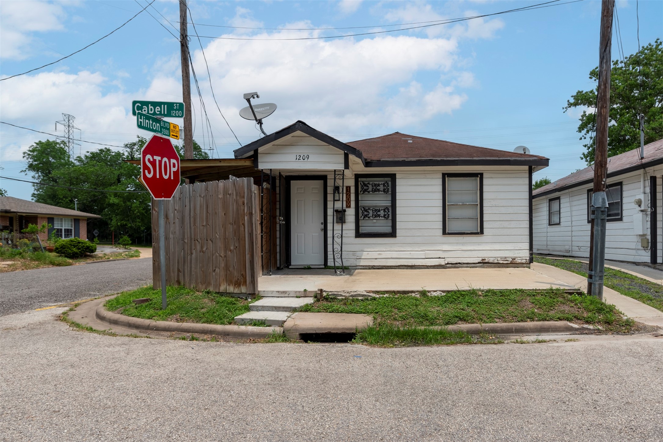 1209 Cabell St Property Photo 8