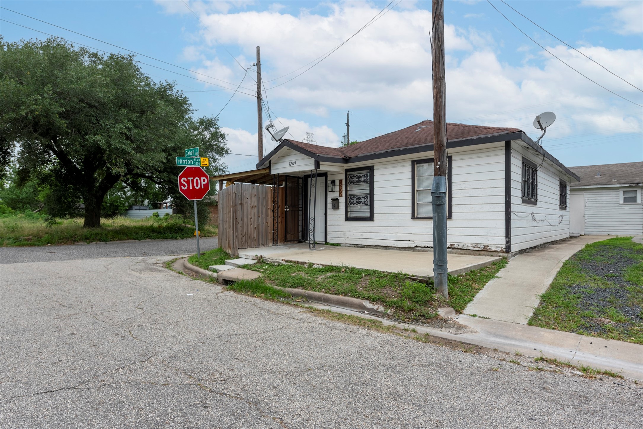 1209 Cabell St Property Photo 20
