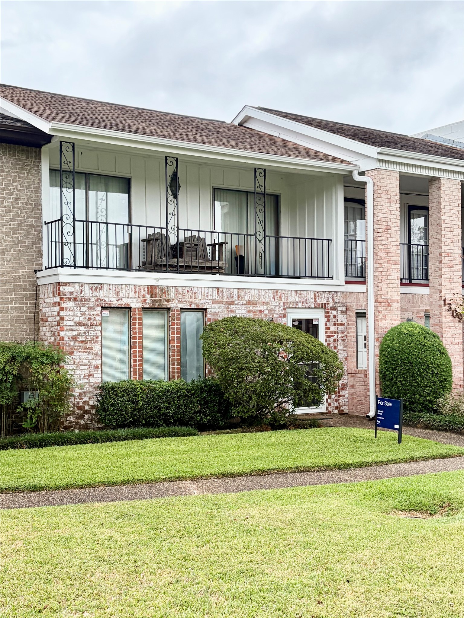 1311 Town Circle 4 Property Photo 2