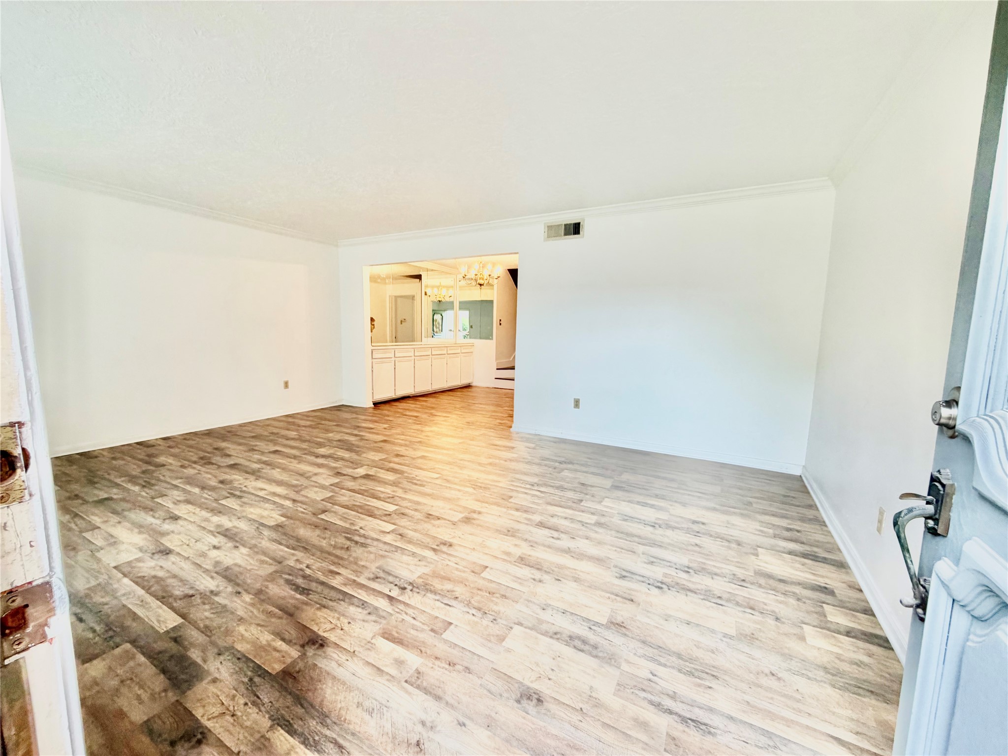 1311 Town Circle 4 Property Photo 3