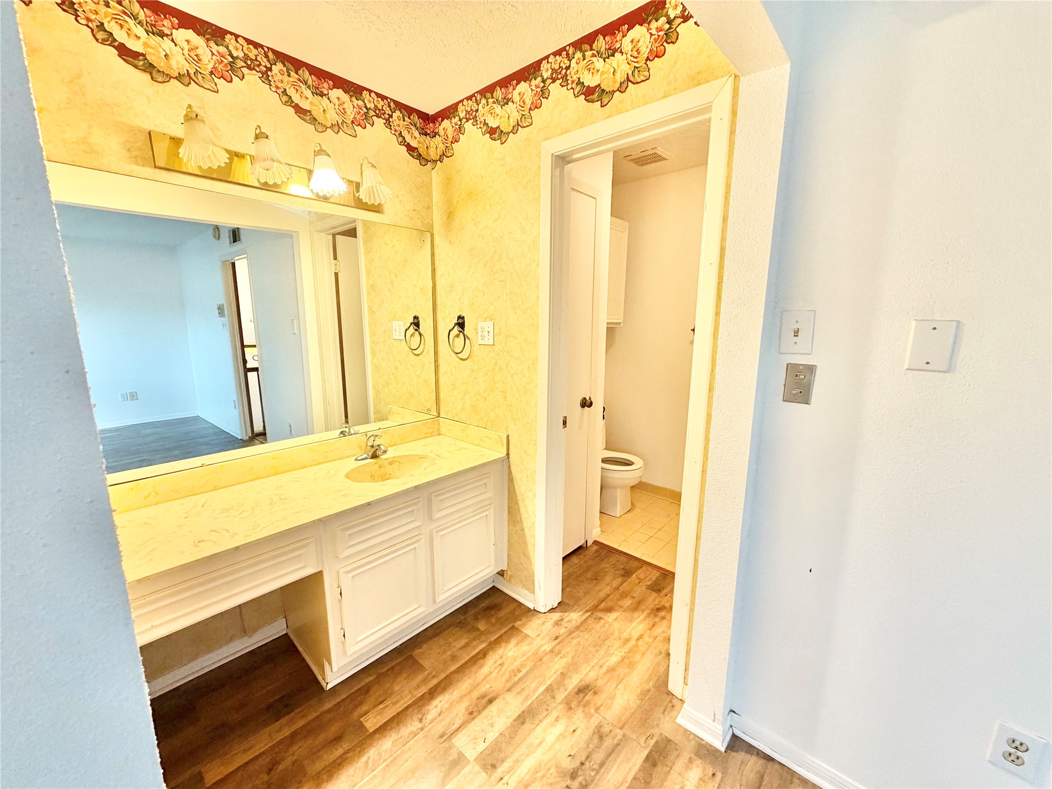 1311 Town Circle 4 Property Photo 14