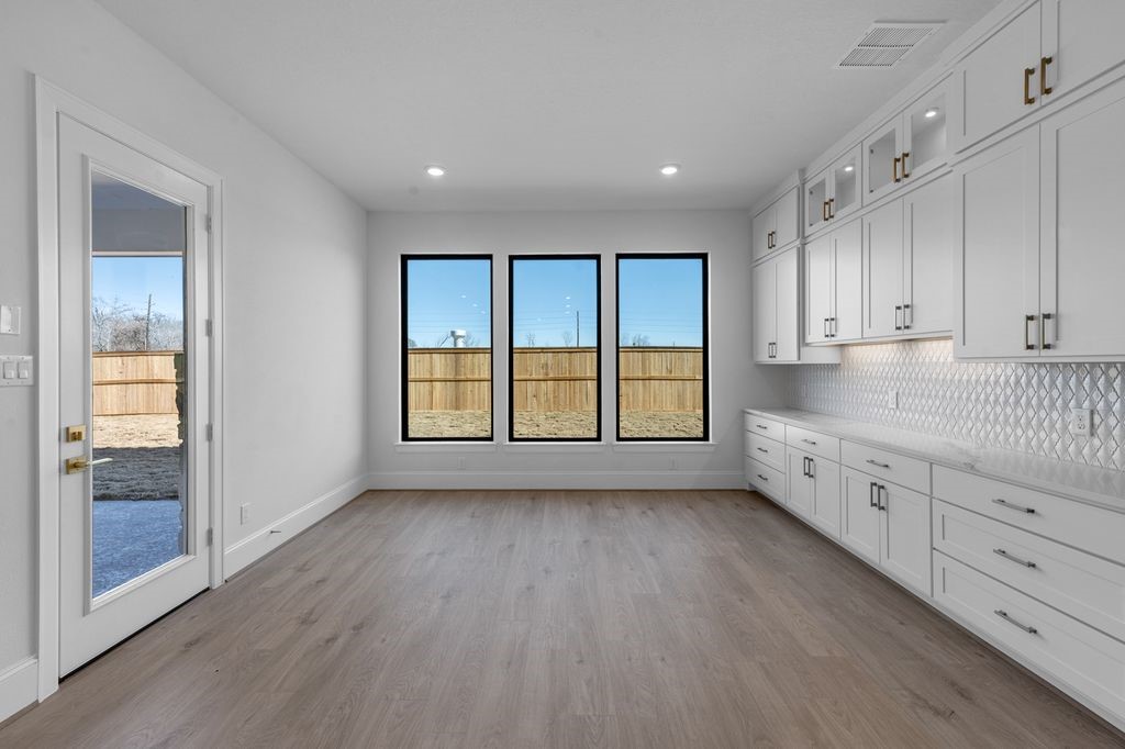 7703 Sparkle Dunn Court Property Photo 8