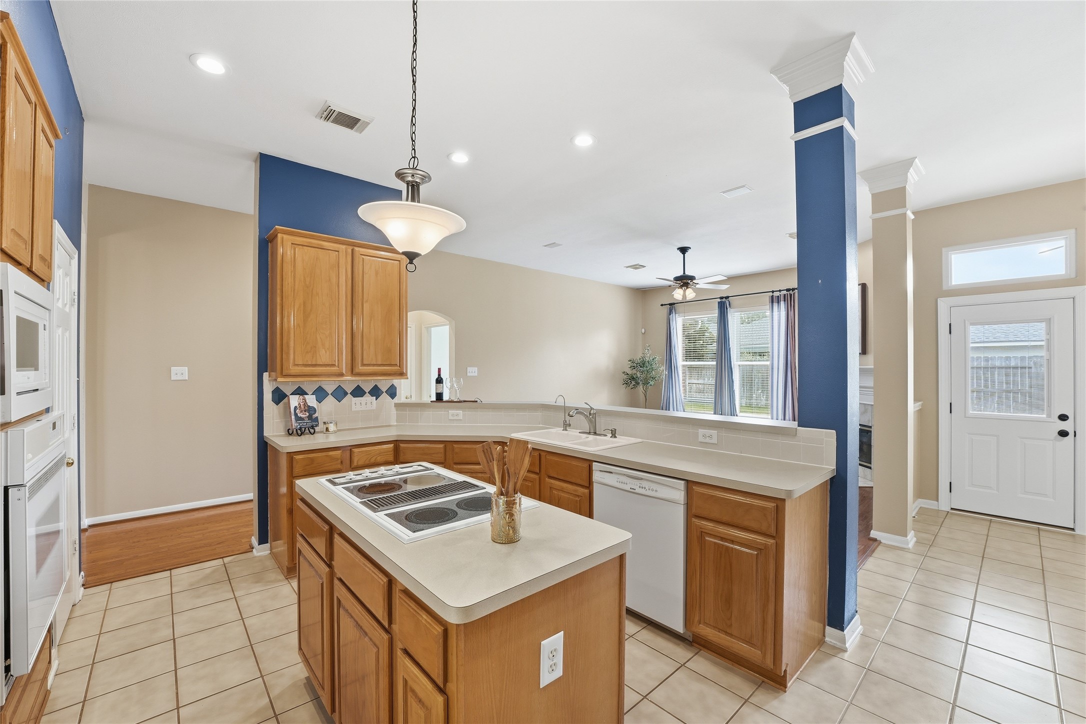 8027 Summer Brook Court Property Photo 8